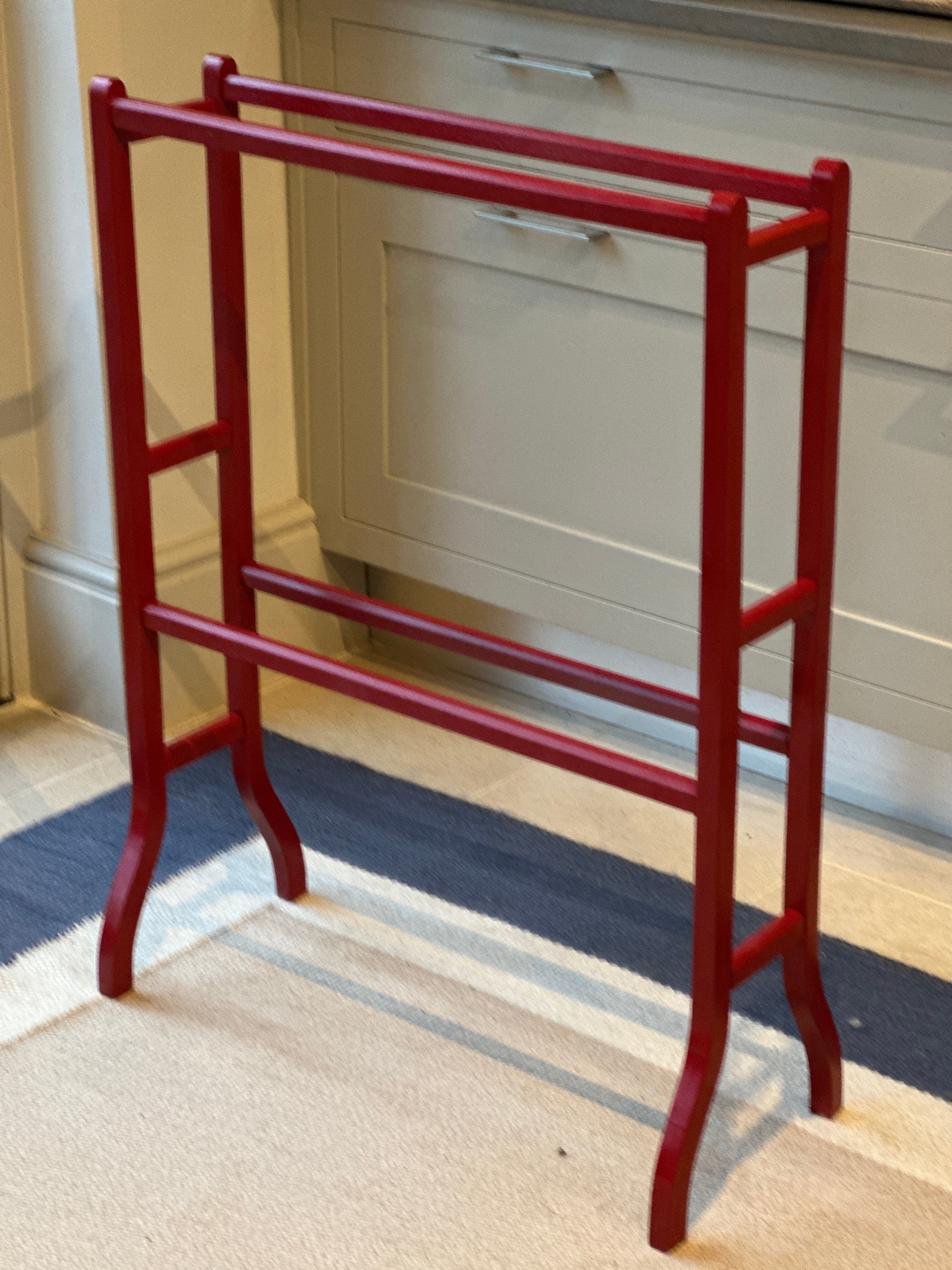 Edwardian Towel Rail in Deep Red Gloss