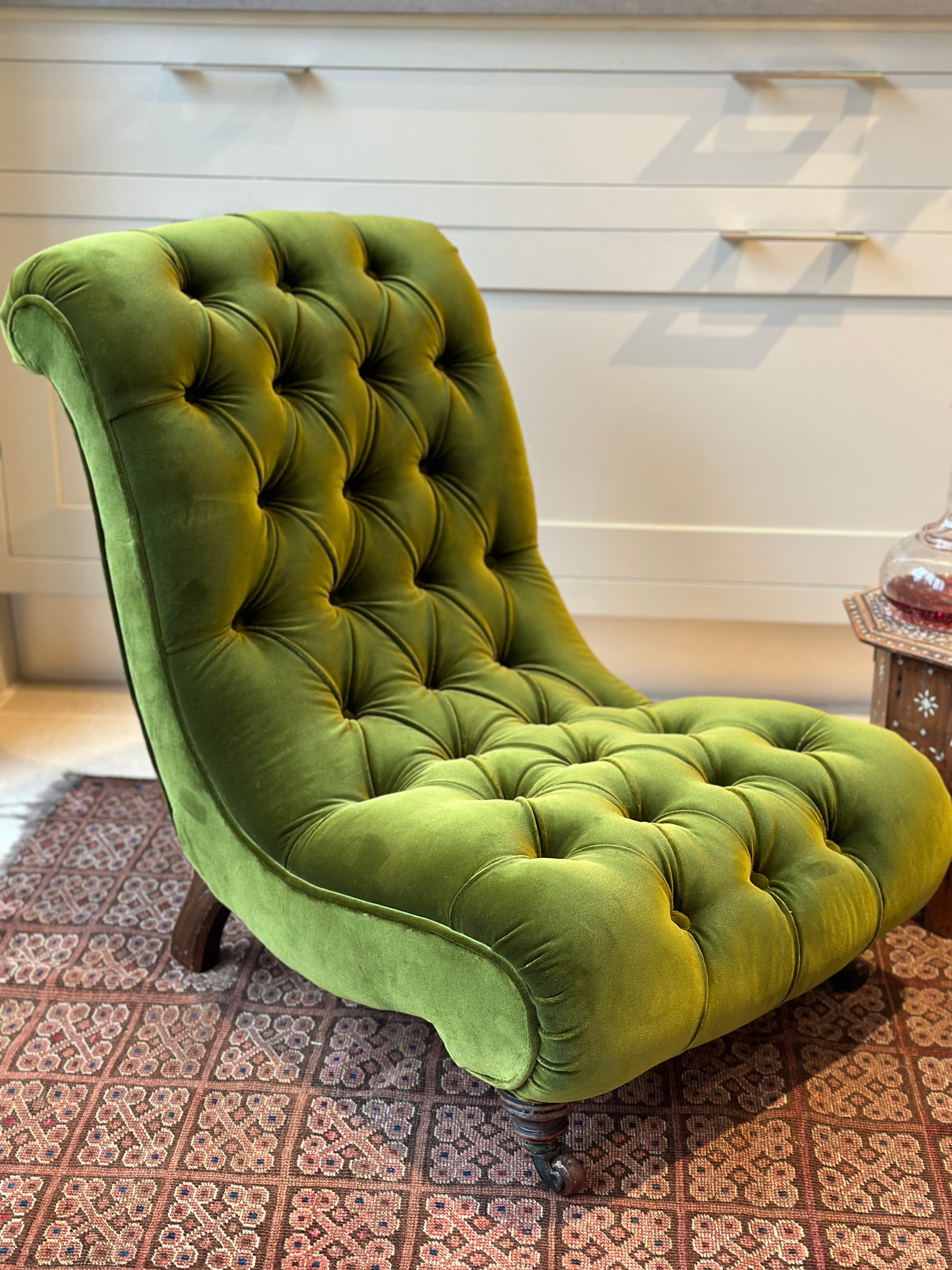 English Button Back Slipper Chair