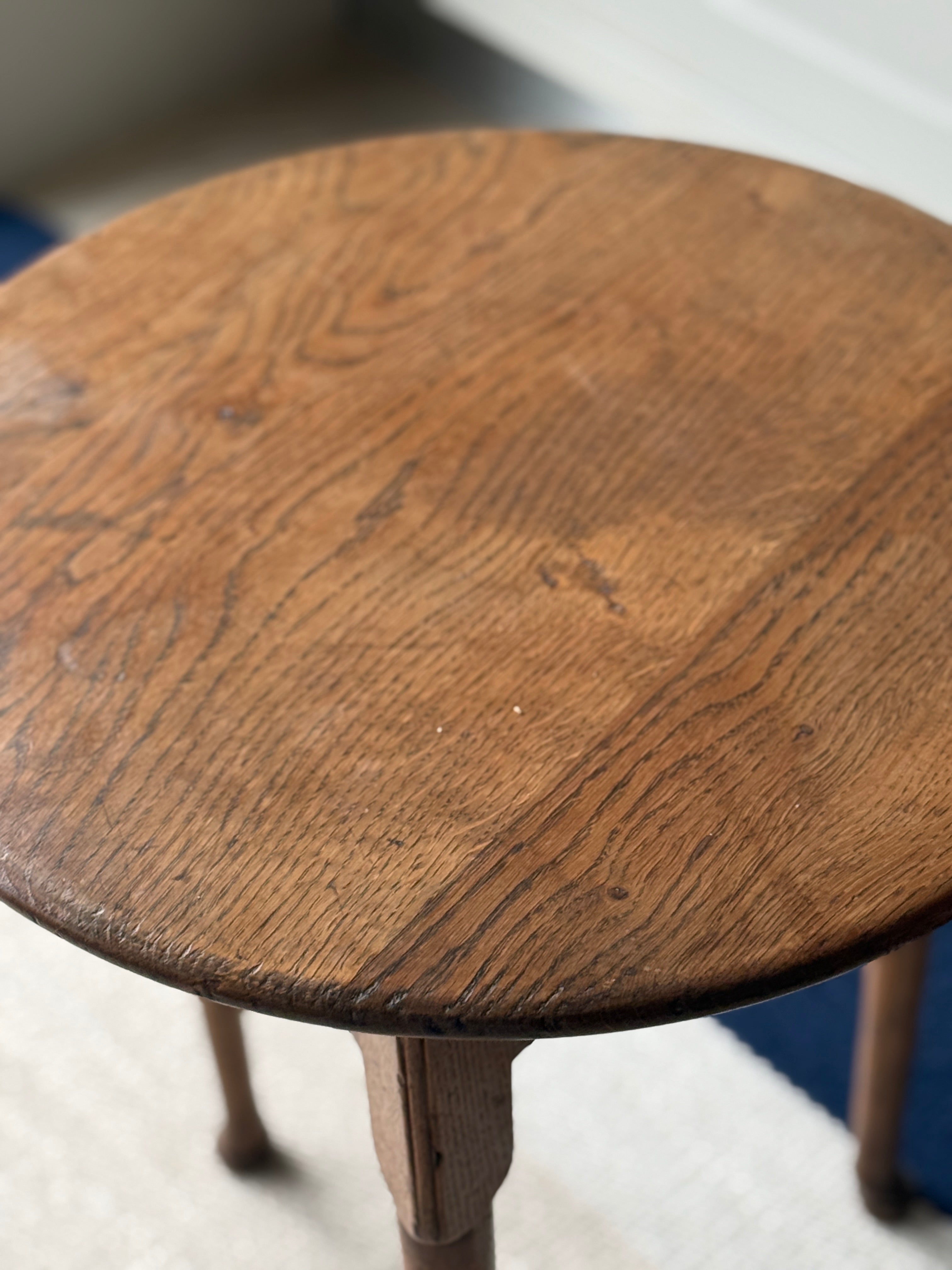Small Honeyed Oak Side Table with Pad Feet