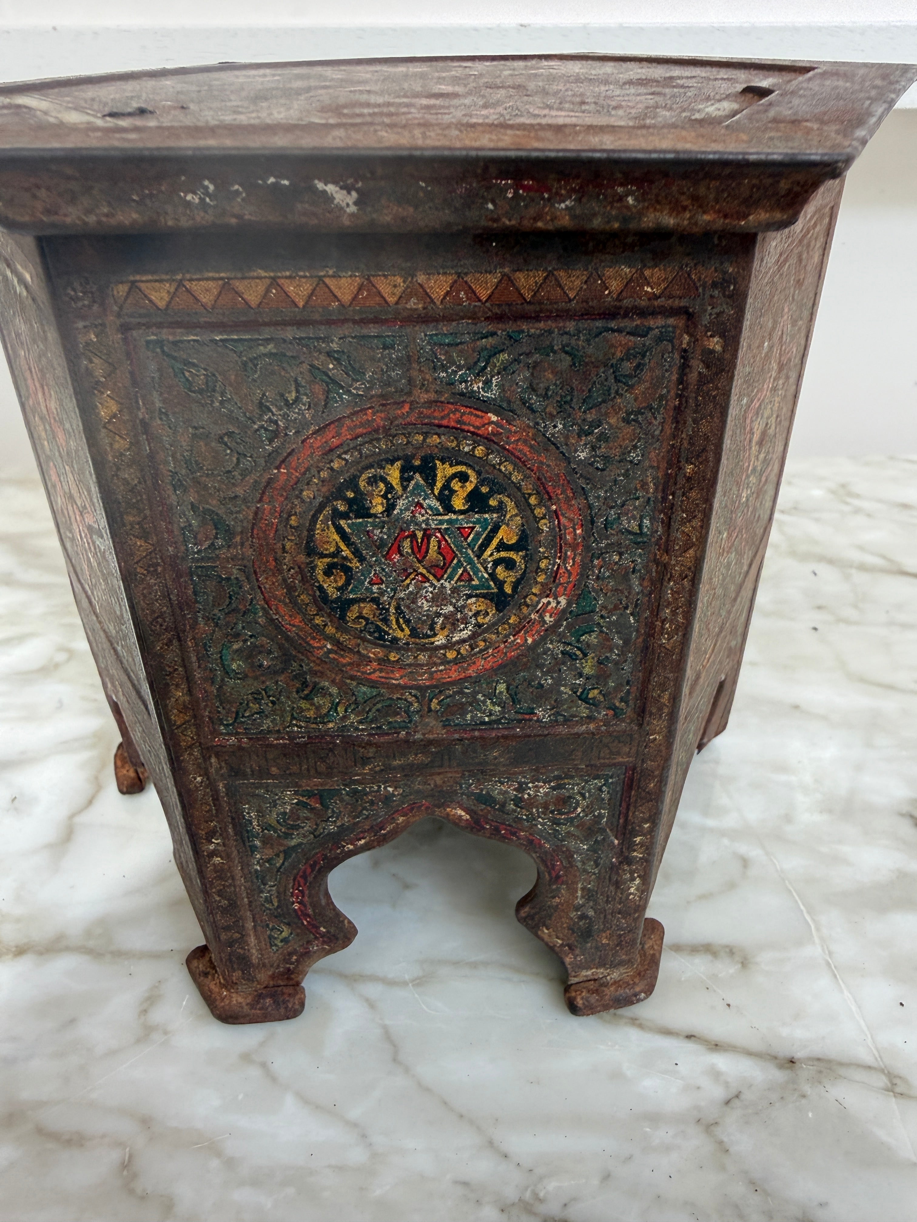 Huntley & Palmers ‘Syrian’ Novelty Biscuit Tin, circa 1903