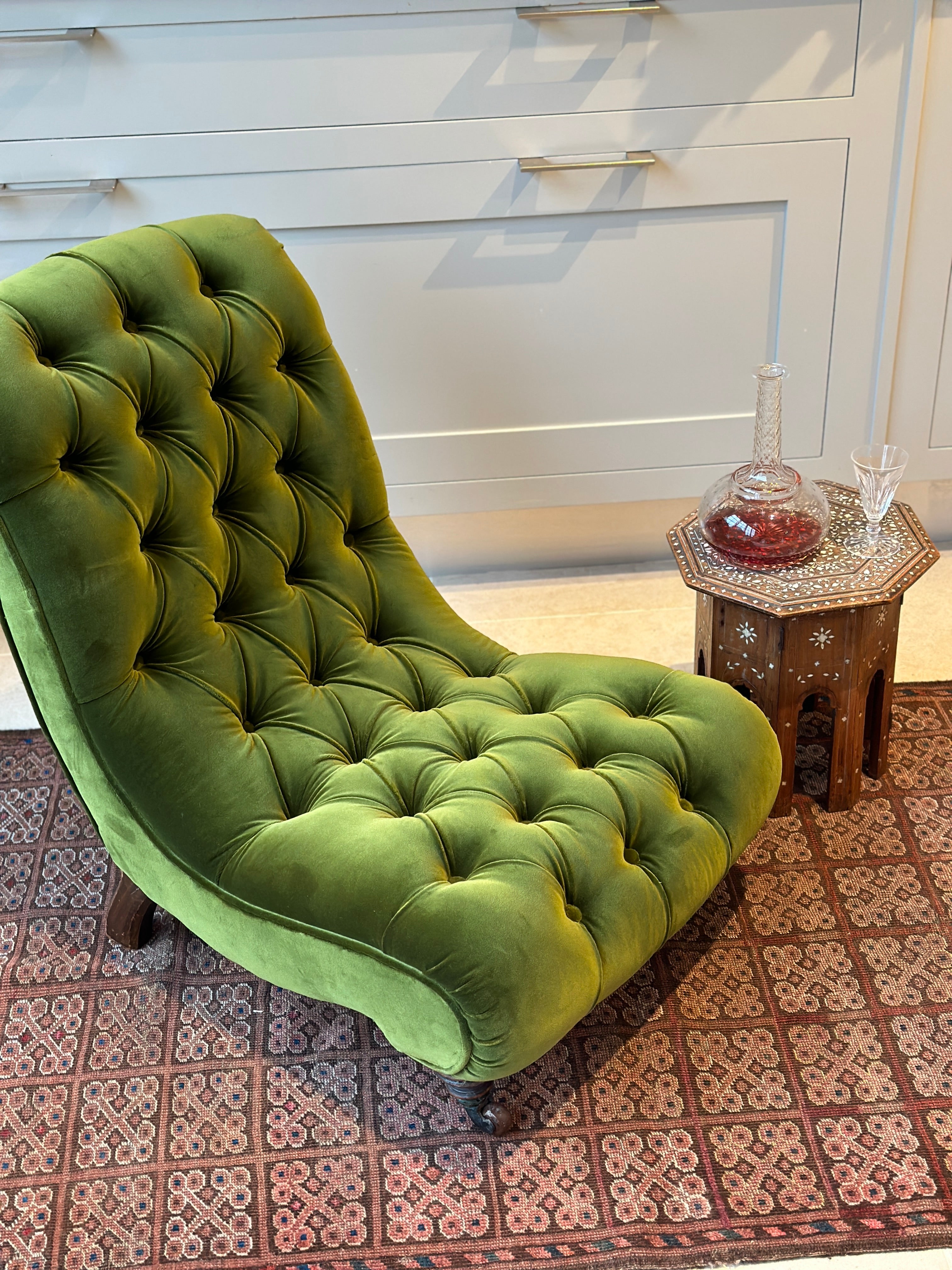 English Button Back Slipper Chair