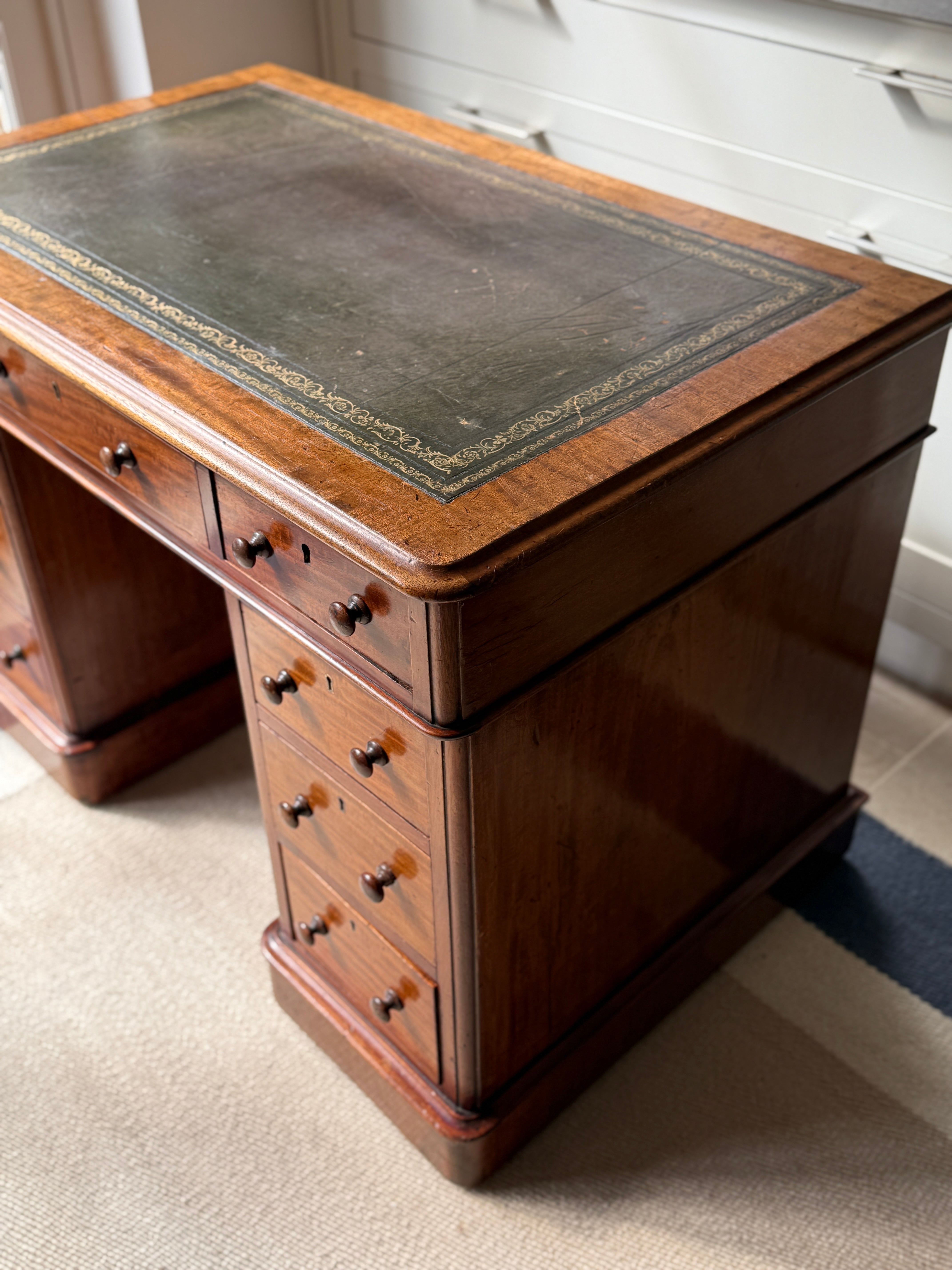 Mid 19th Century Mahogany Pedestal Desk