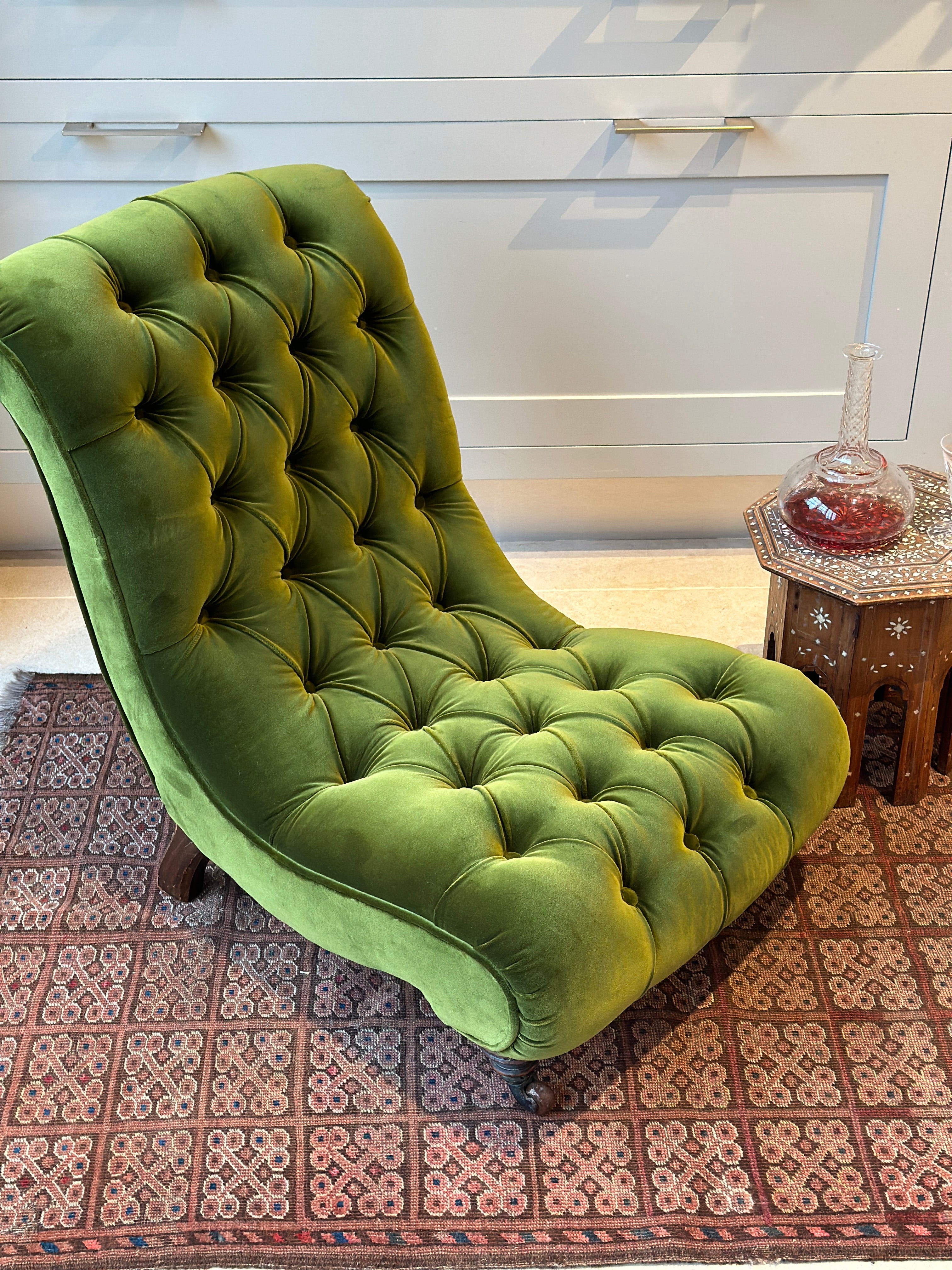 English Button Back Slipper Chair