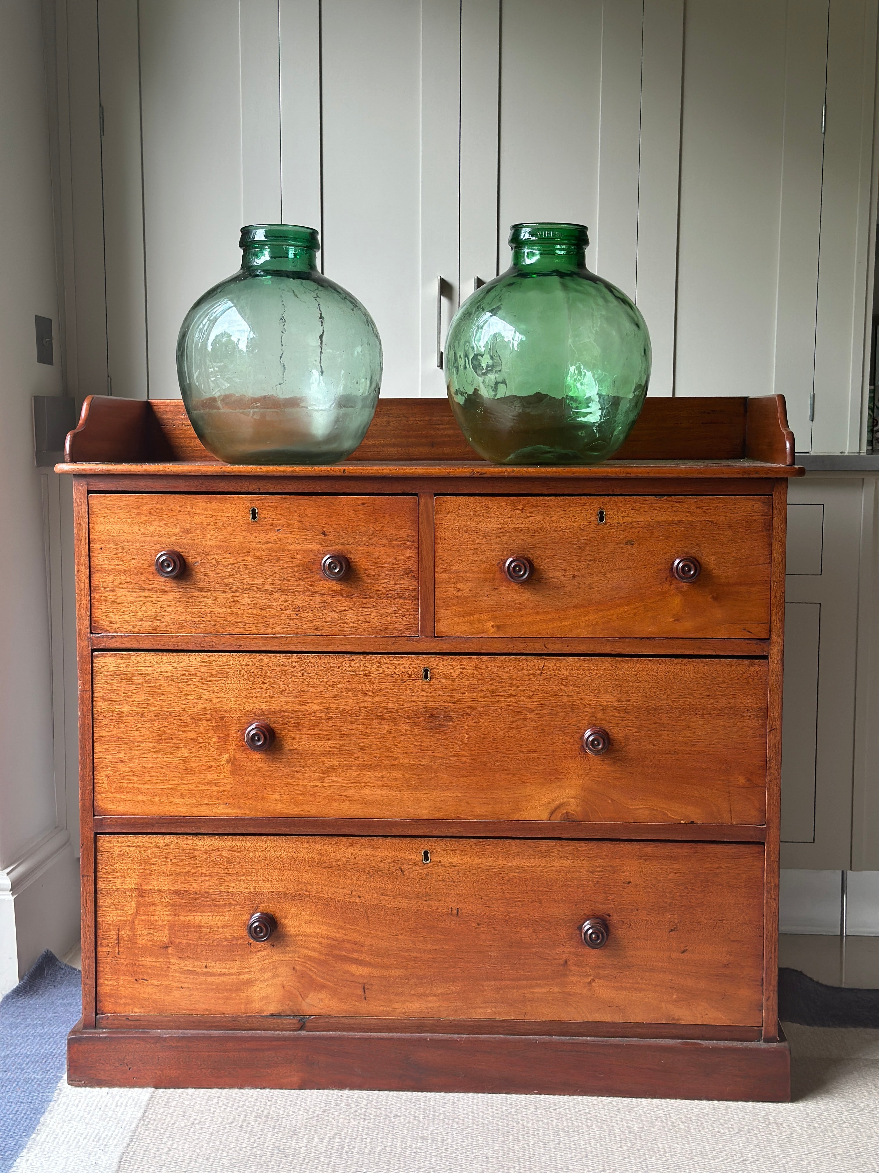 Lovely Mahogany Chest of Drawers with Gallery upturn