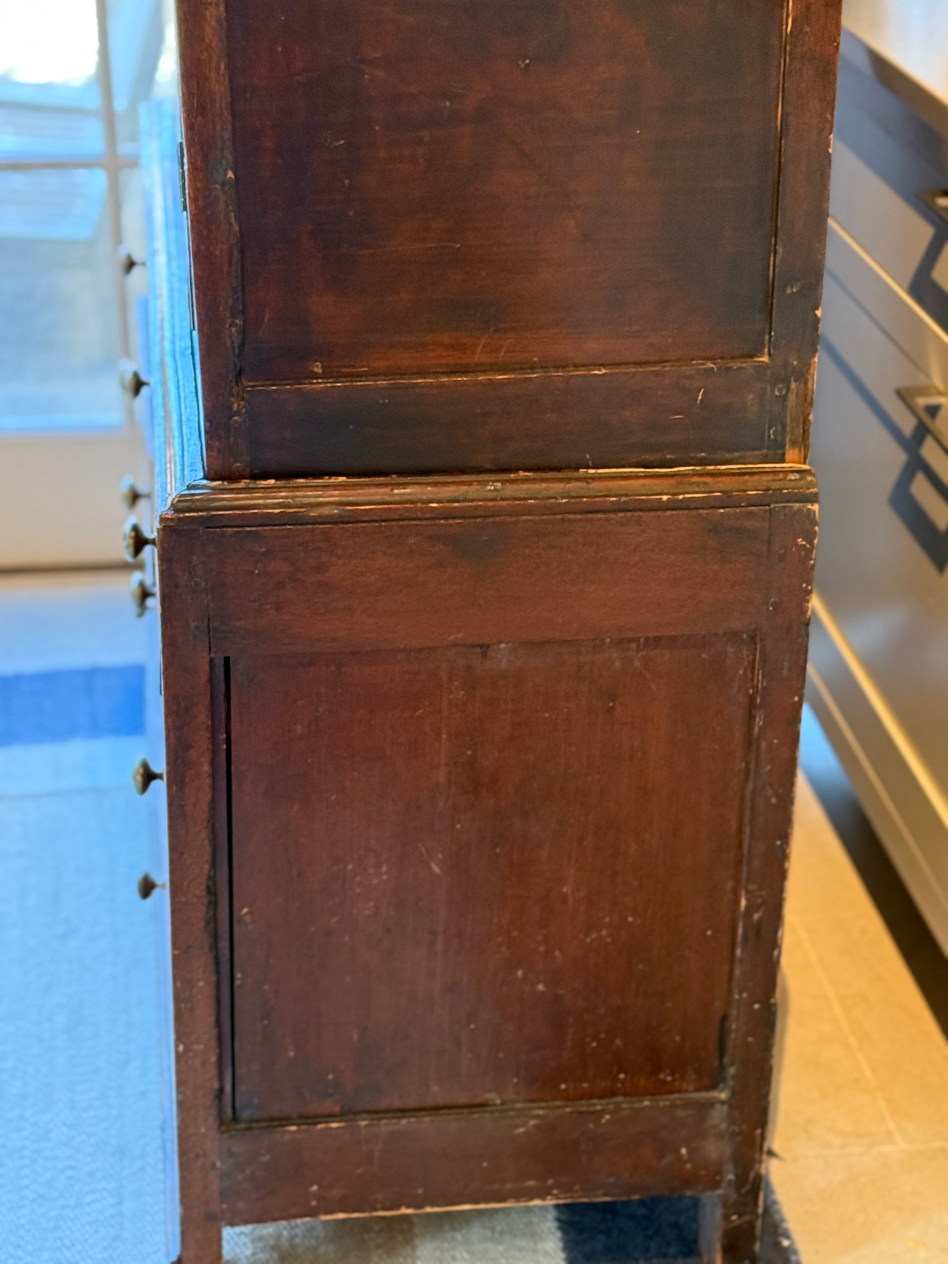Early 19th Century English Oak Cupboard on Chest