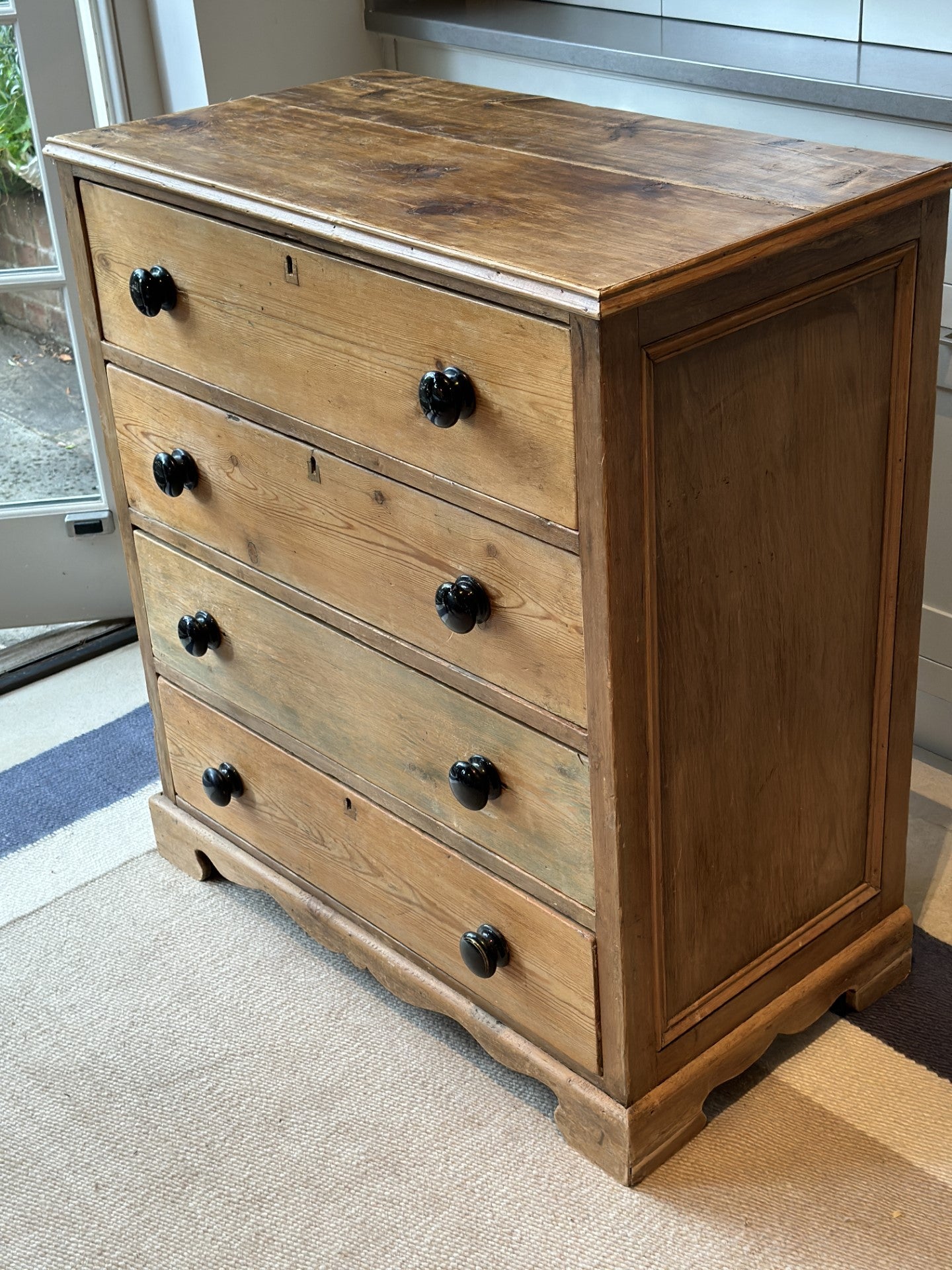Vintage Pine Chest of Drawers with lovely base