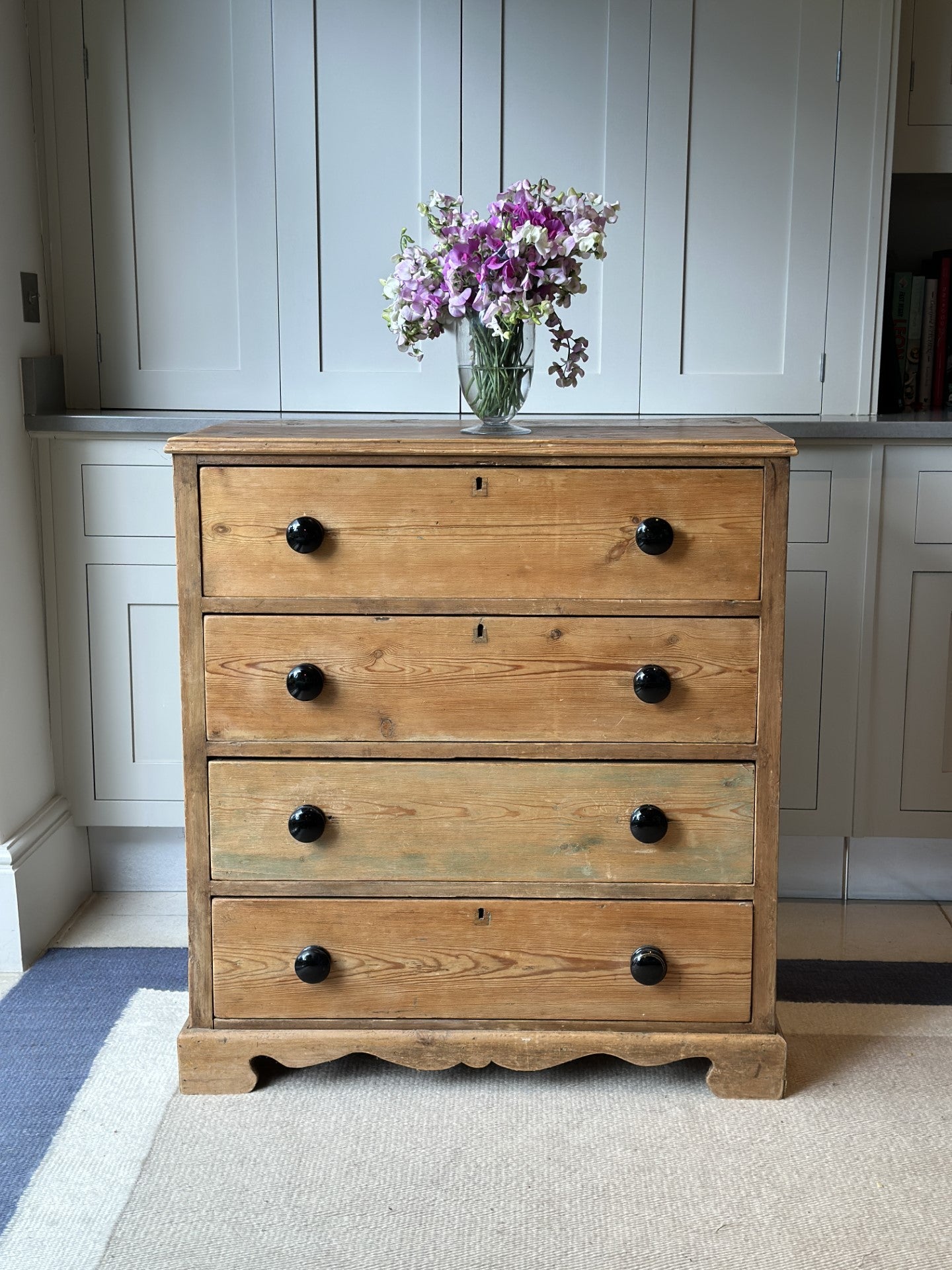 Vintage Pine Chest of Drawers with lovely base