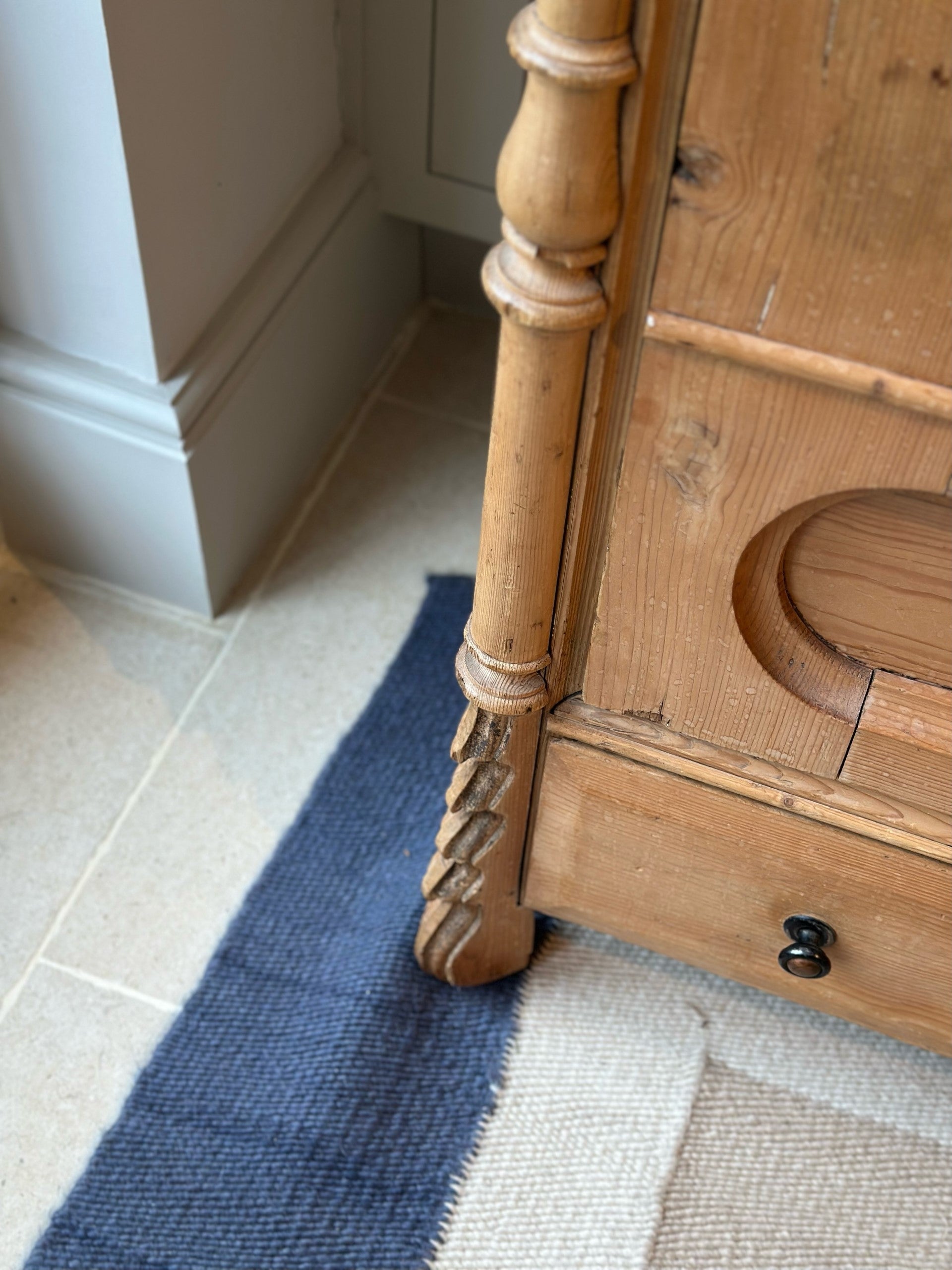 Pale Pine Continental Linen Cupboard with Large Round Window