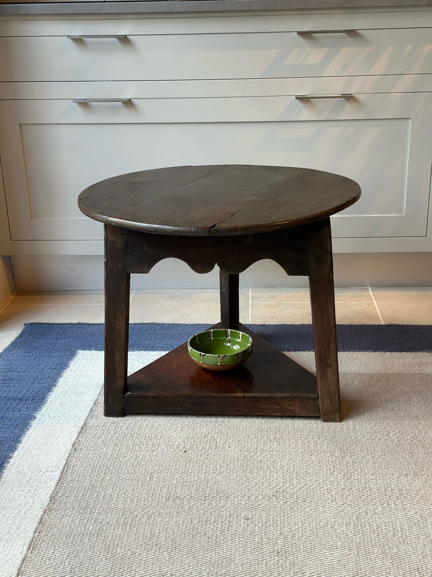 Charming Dark Oak Cricket table lo