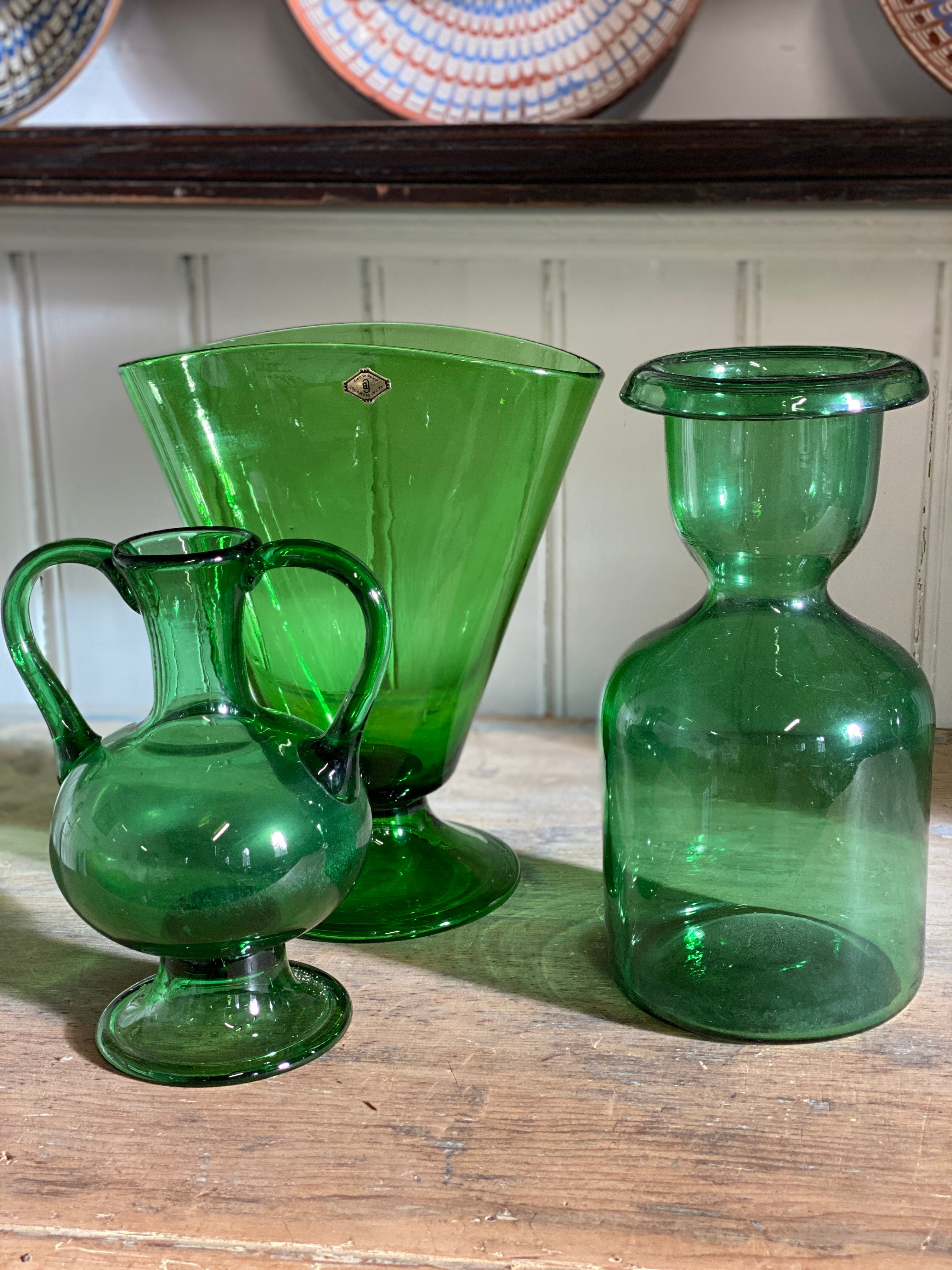 Green ‘Vetro di Empoli’ vase.