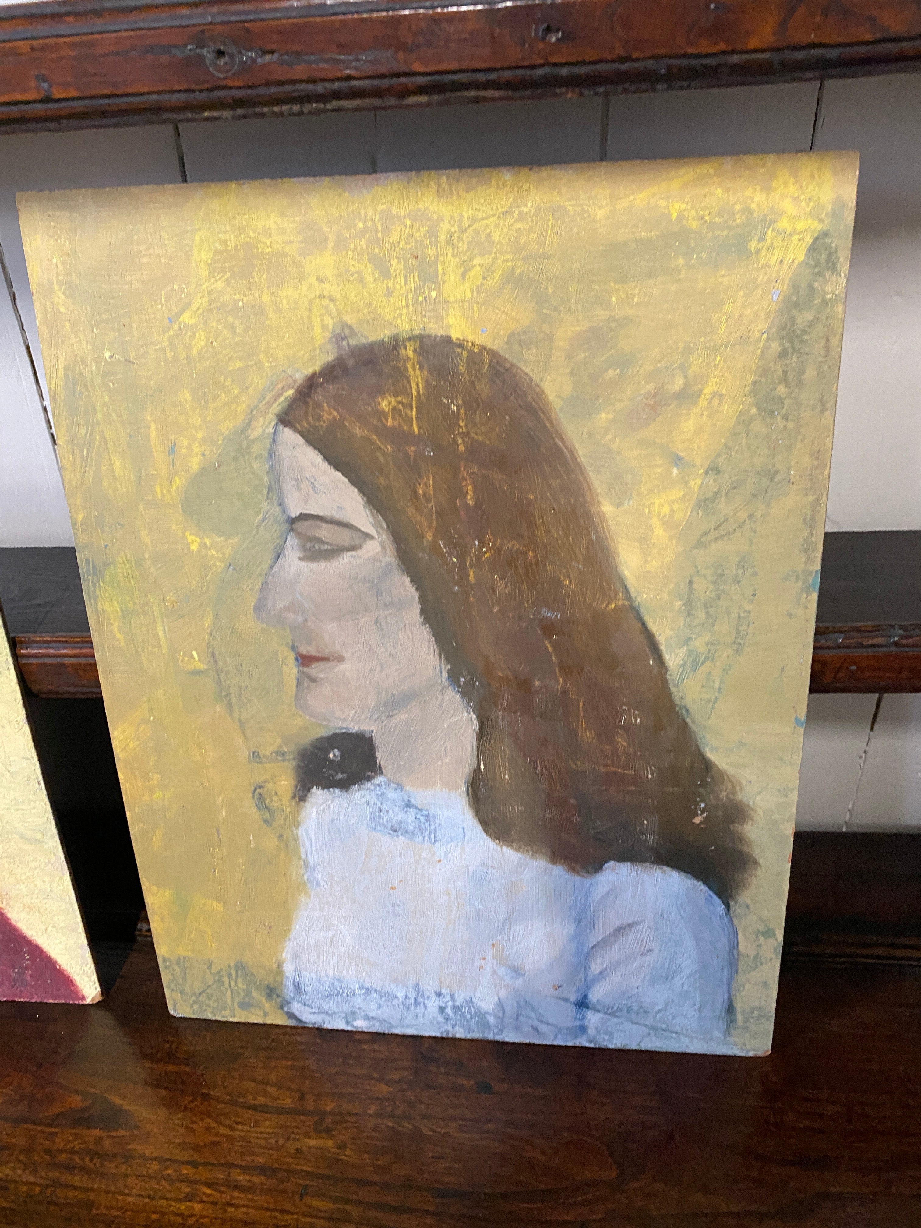 Naive portrait of short haired lady