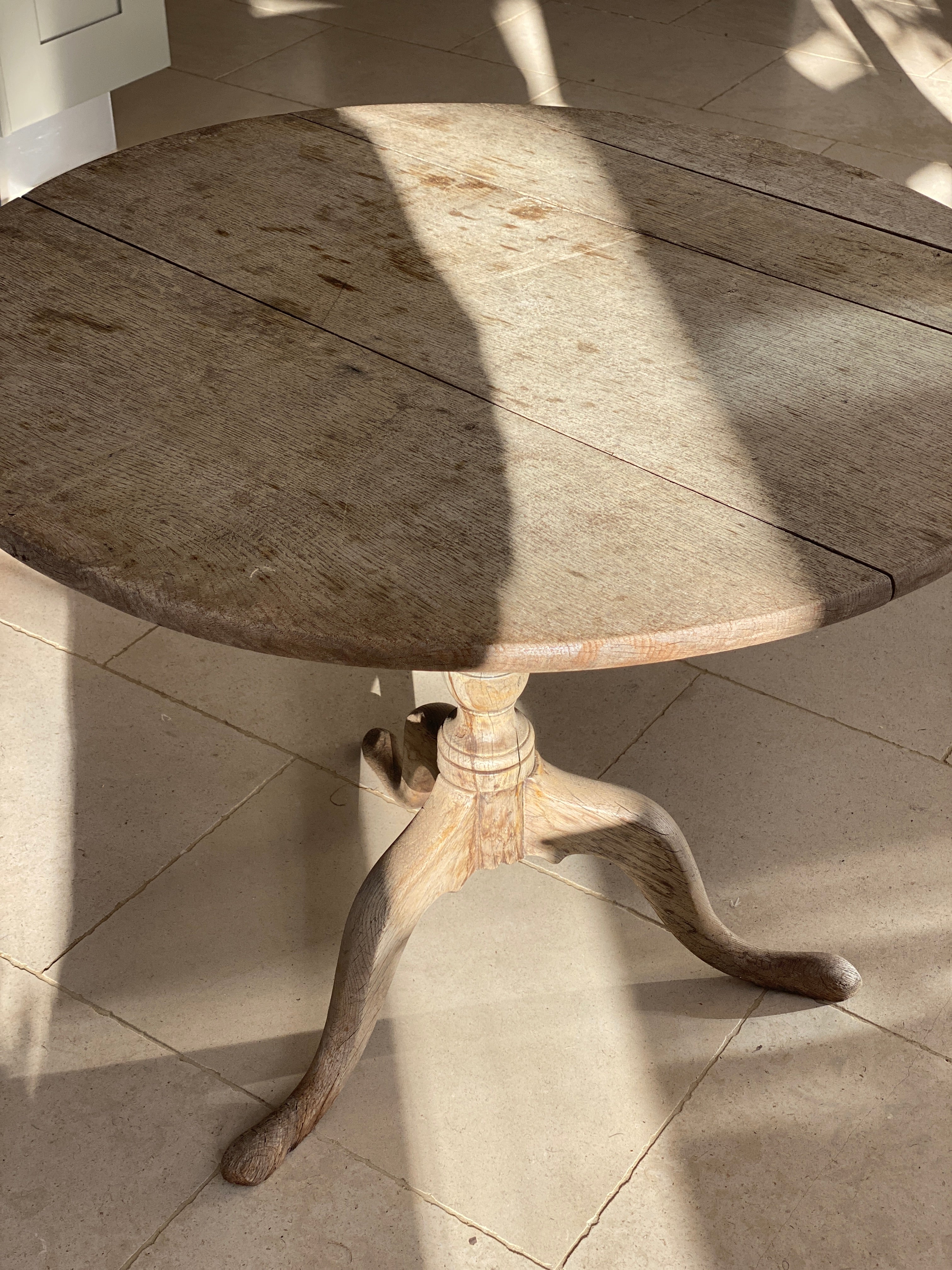 Naturally bleached oak tilt table