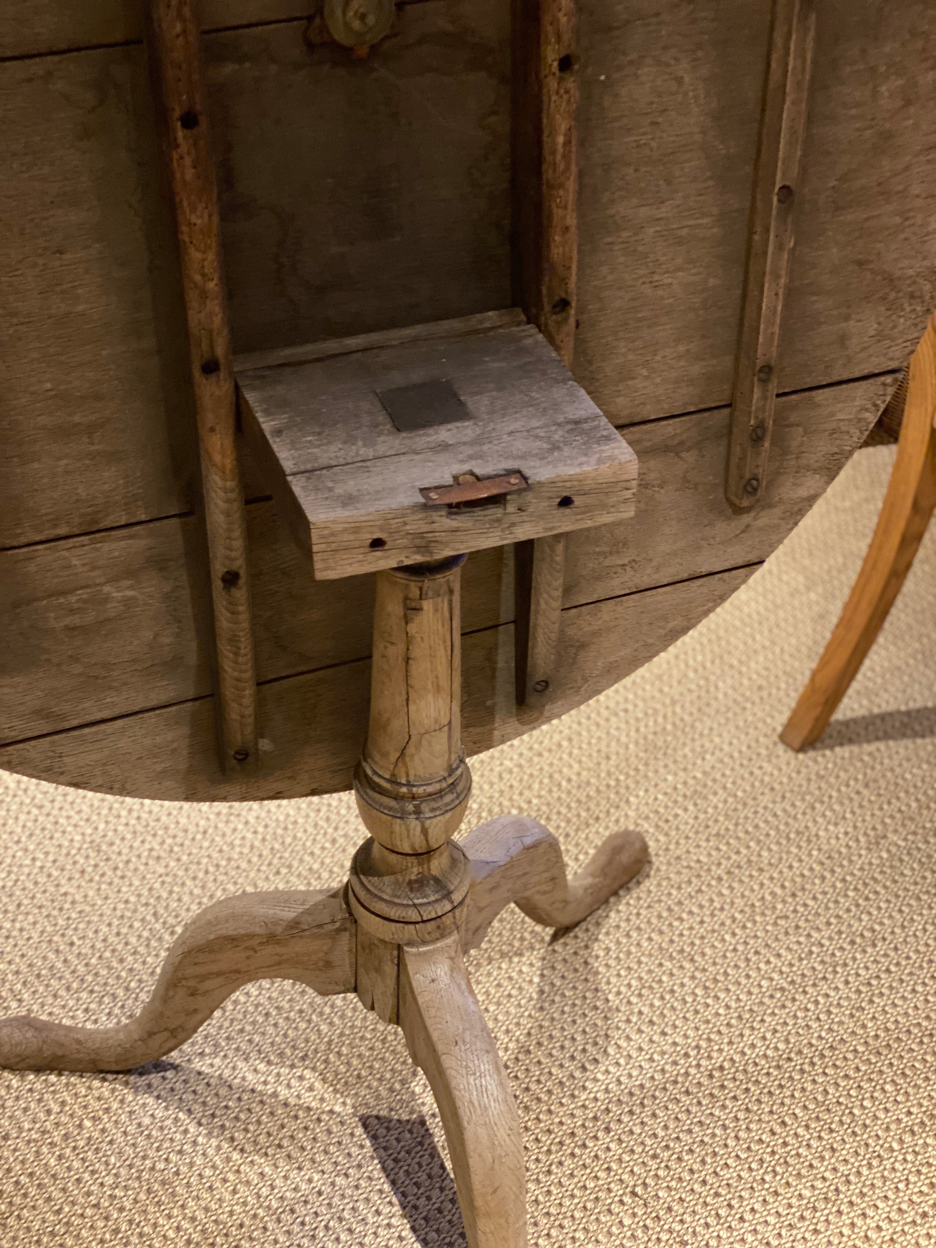 Naturally bleached oak tilt table