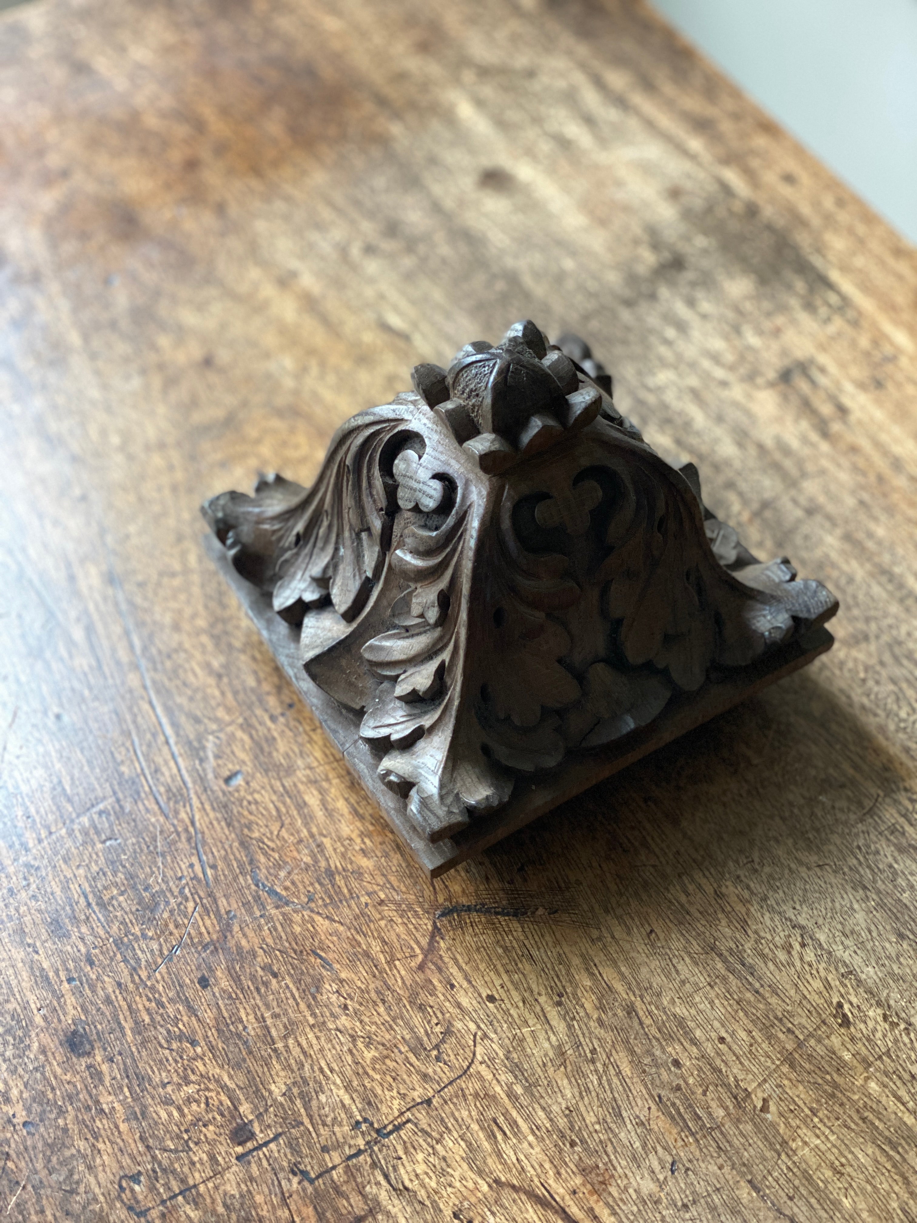 Decorative Mahogany Ceiling Boss