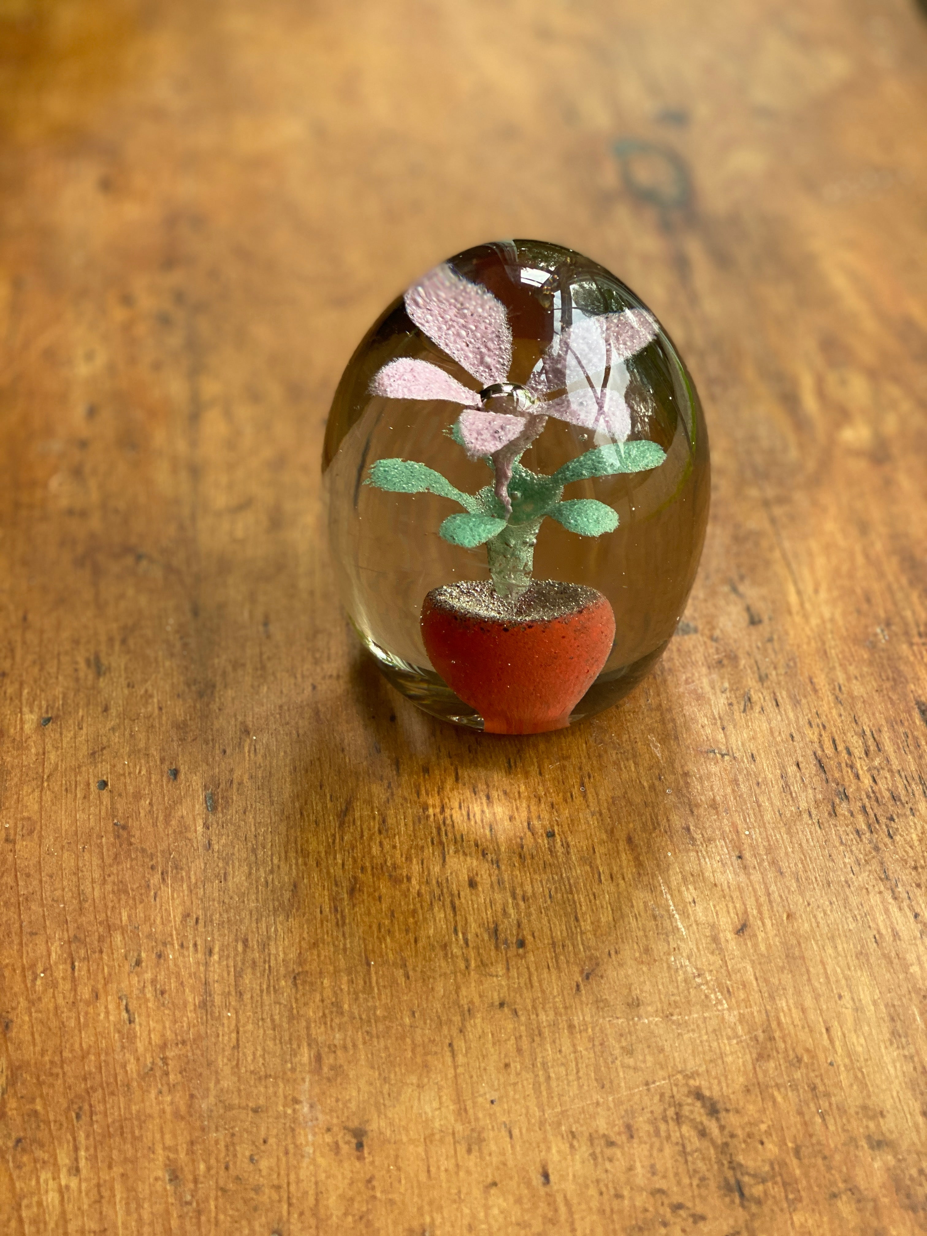 Large ‘Flower Pot’ glass paperweight
