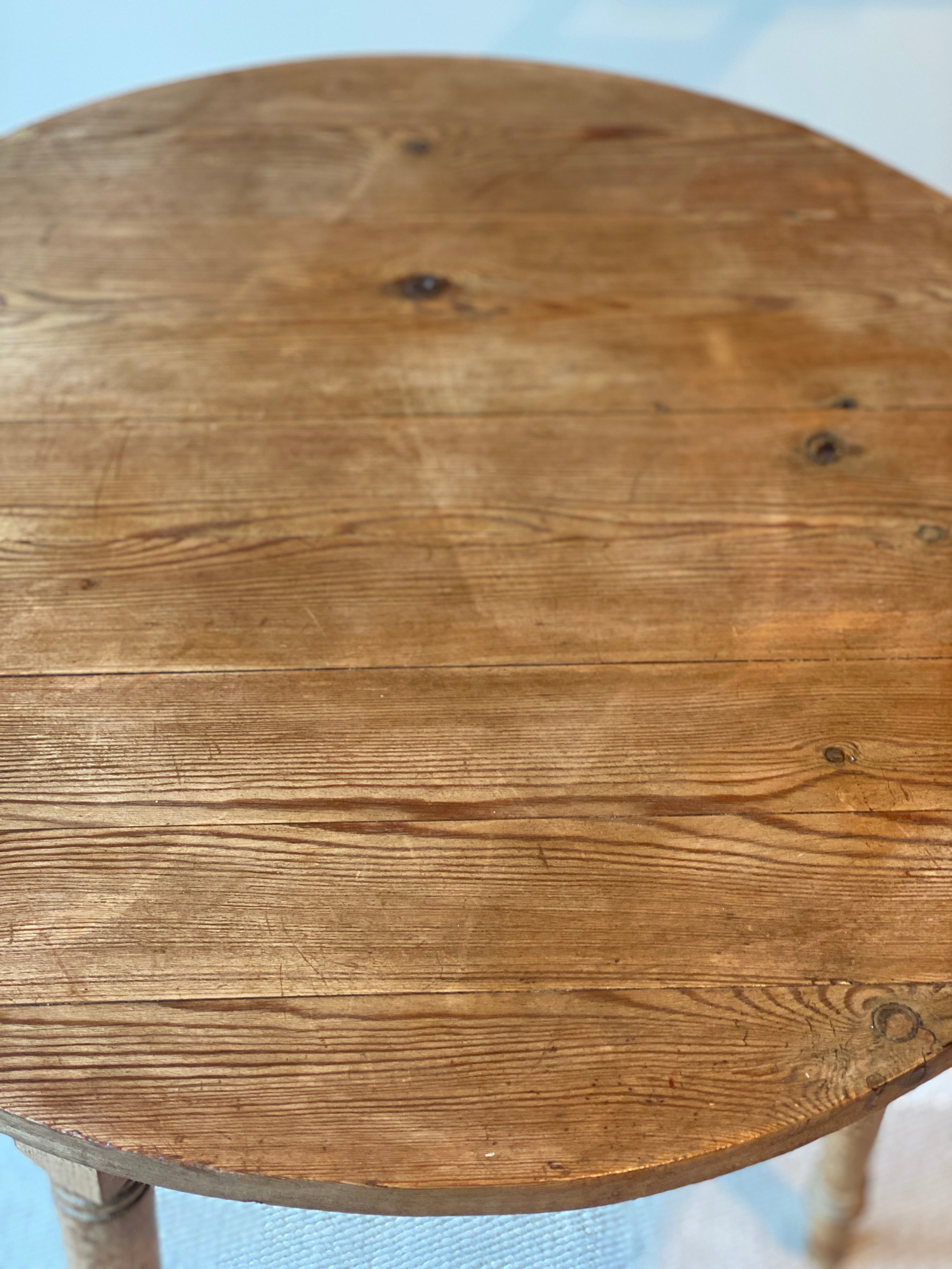 Tall Pitch Pine Cricket Table