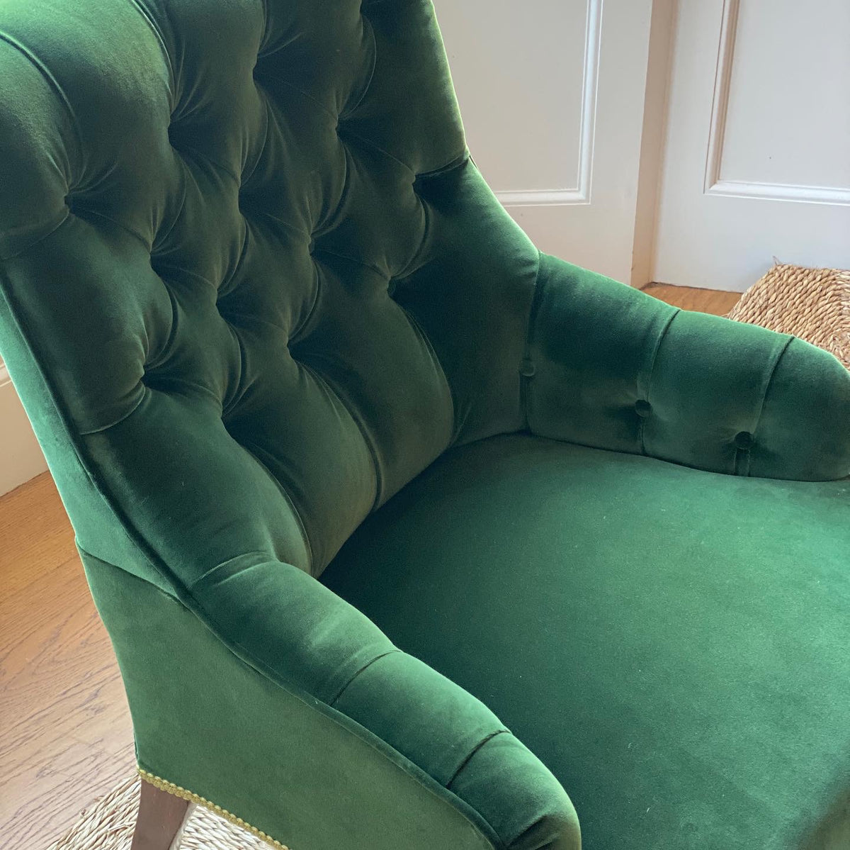 Green velvet slipper online chair