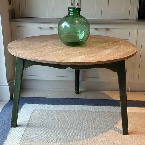 A Large Bleached Oak Dining Table - with cricket table legs