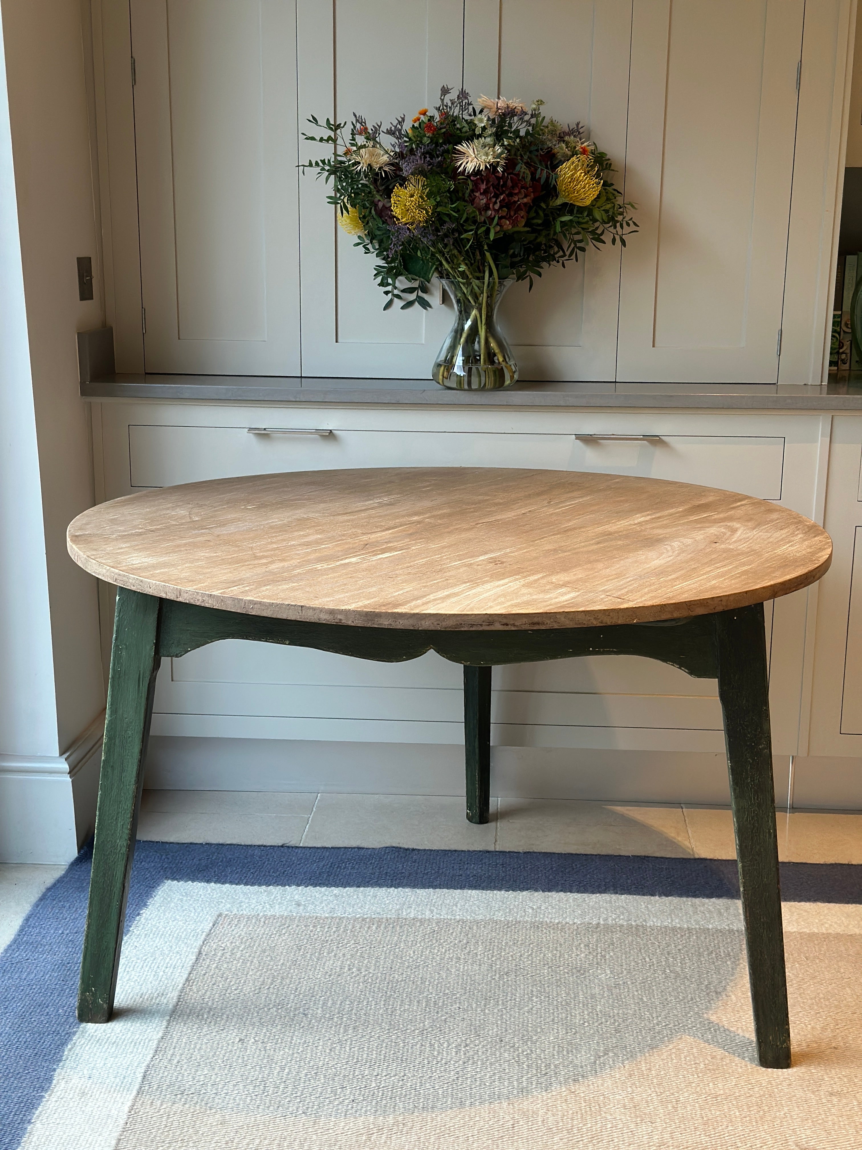 A Large Bleached Oak Dining Table - with cricket table legs