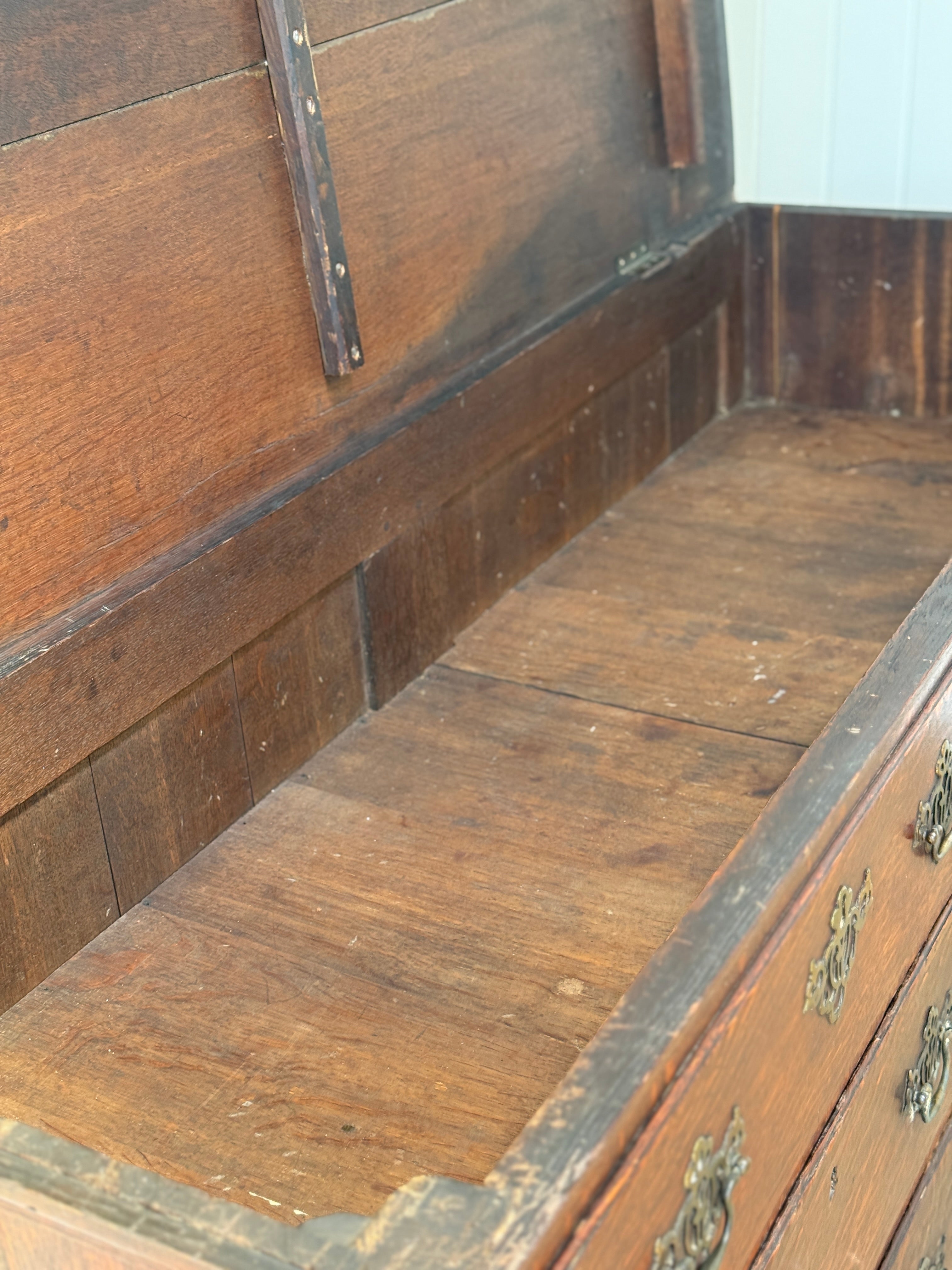 Georgian Oak Mule Chest of Drawers, 18th Century