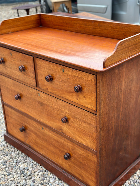 Lovely Mahogany Chest of Drawers with Gallery upturn