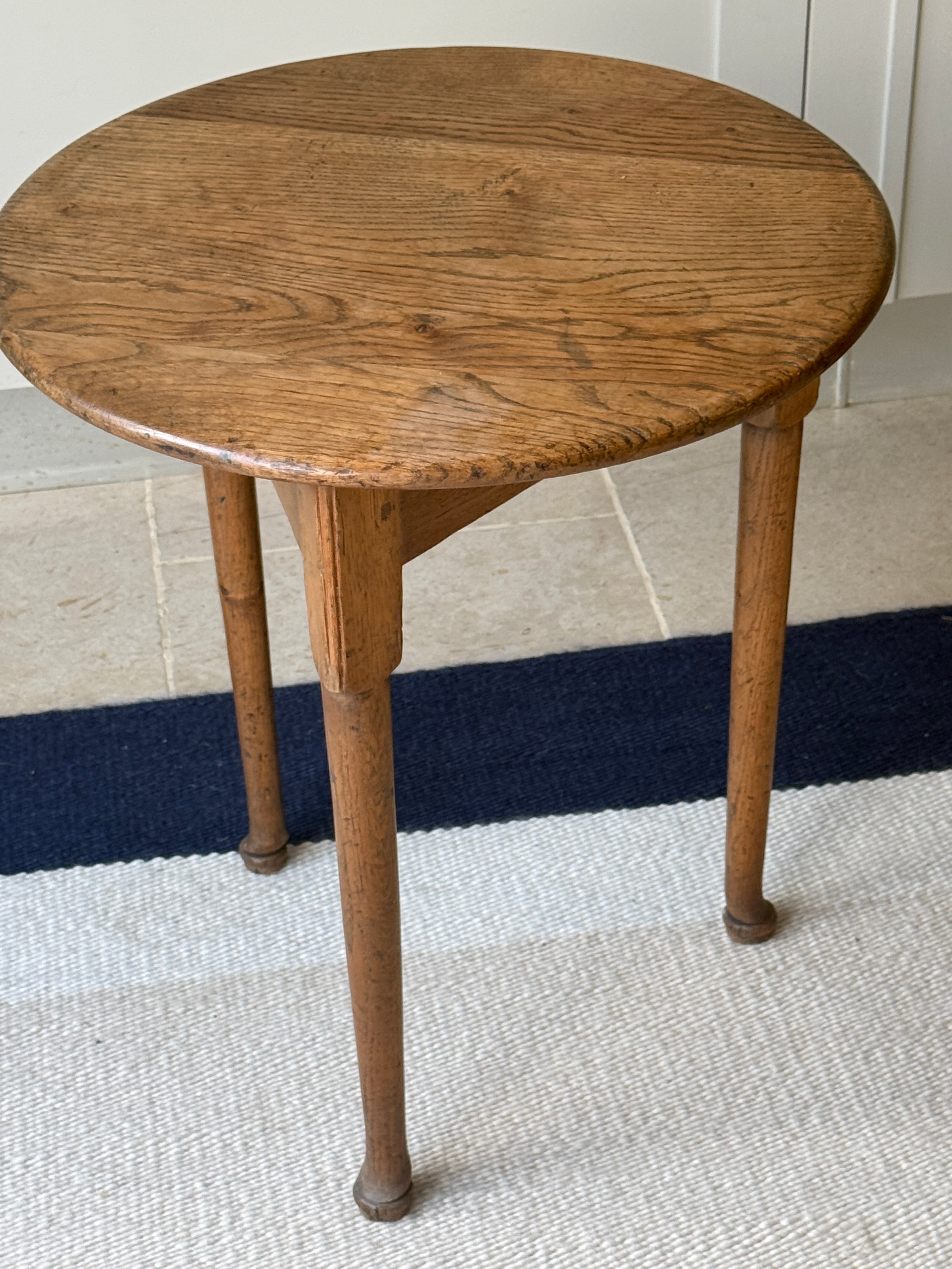 Small Honeyed Oak Side Table with Pad Feet