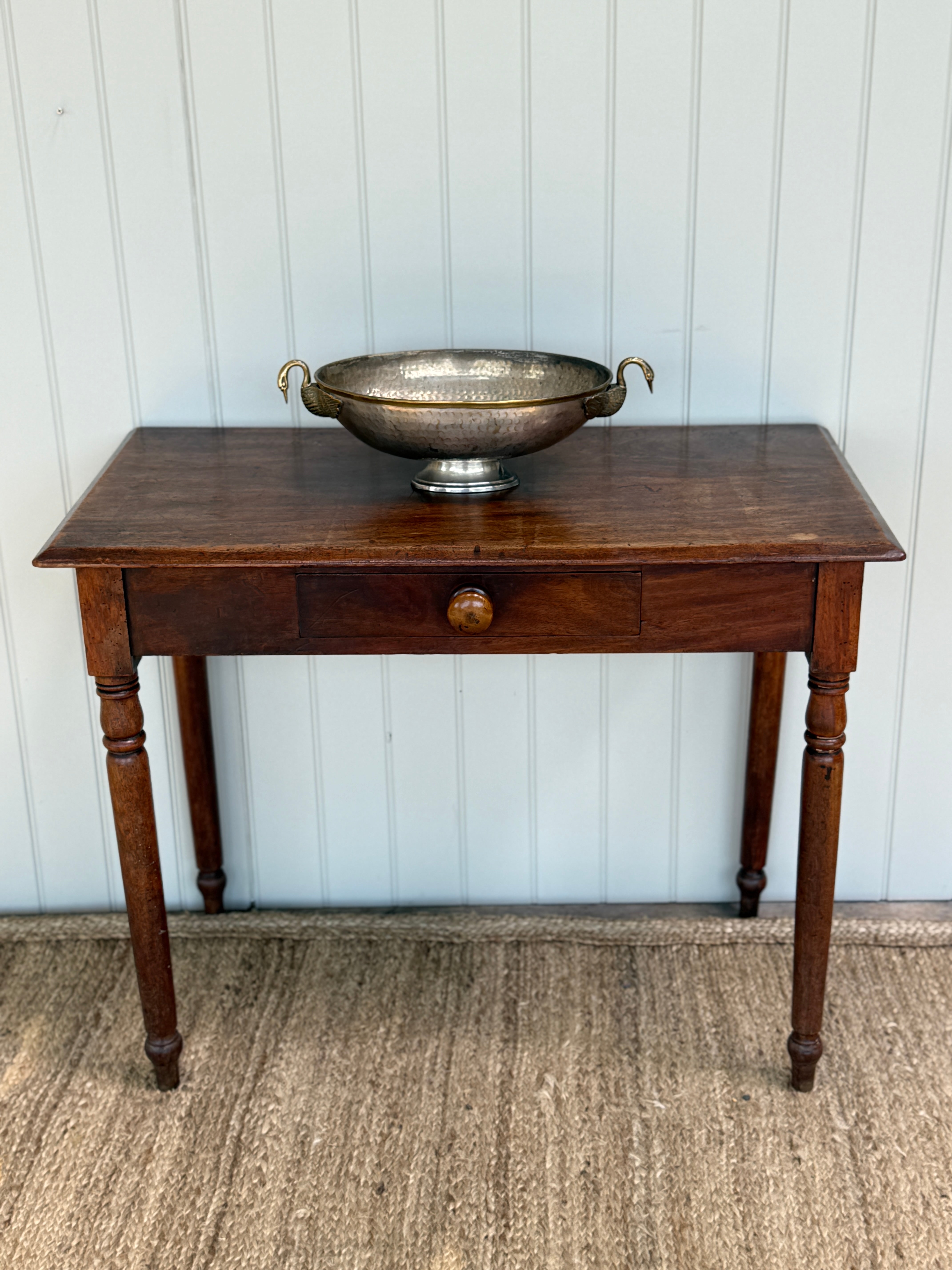 Antique Mahogany Single-Drawer Side Table, 19th Century

A good, honest Victorian
