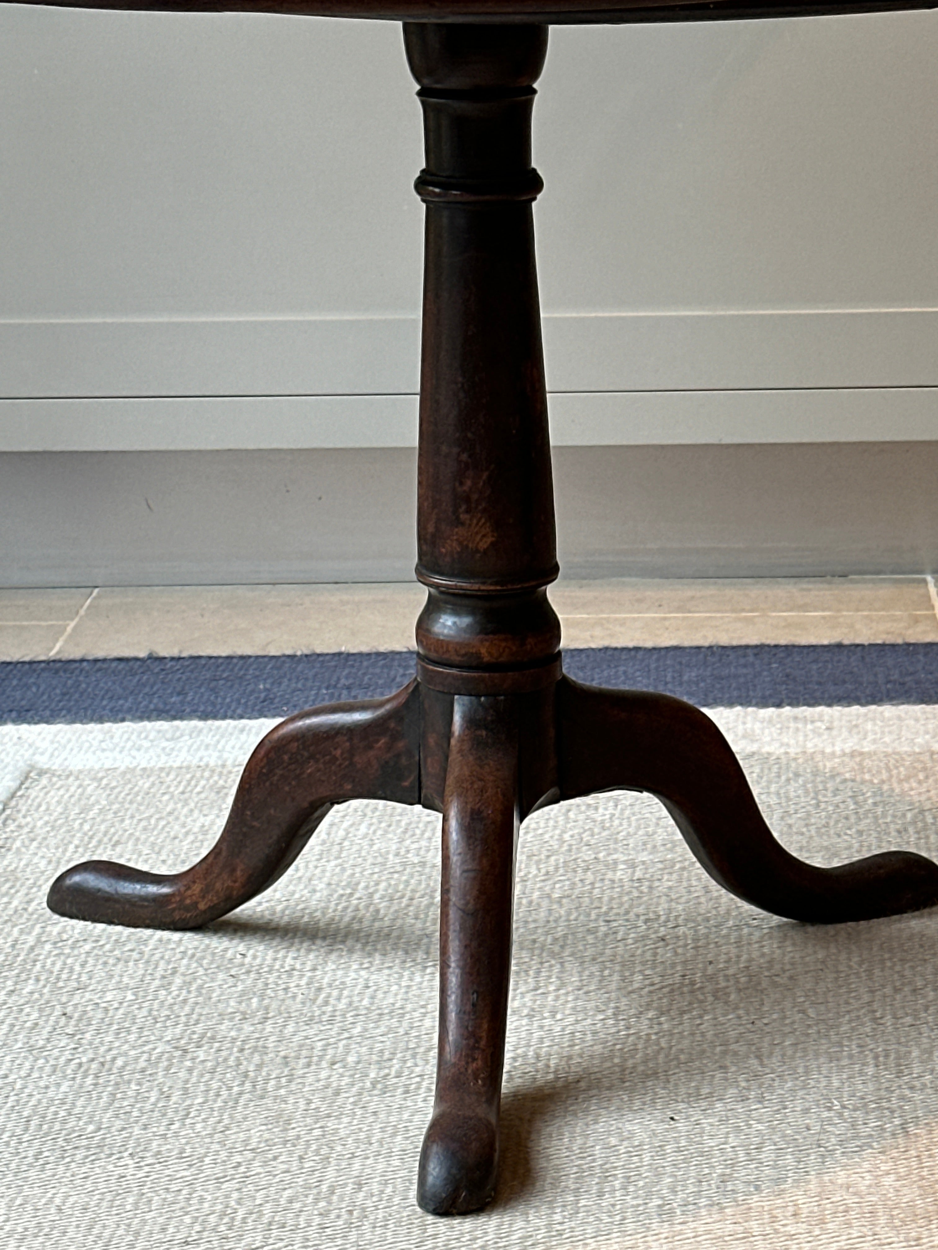 Beautiful Oak Tilt Top Table