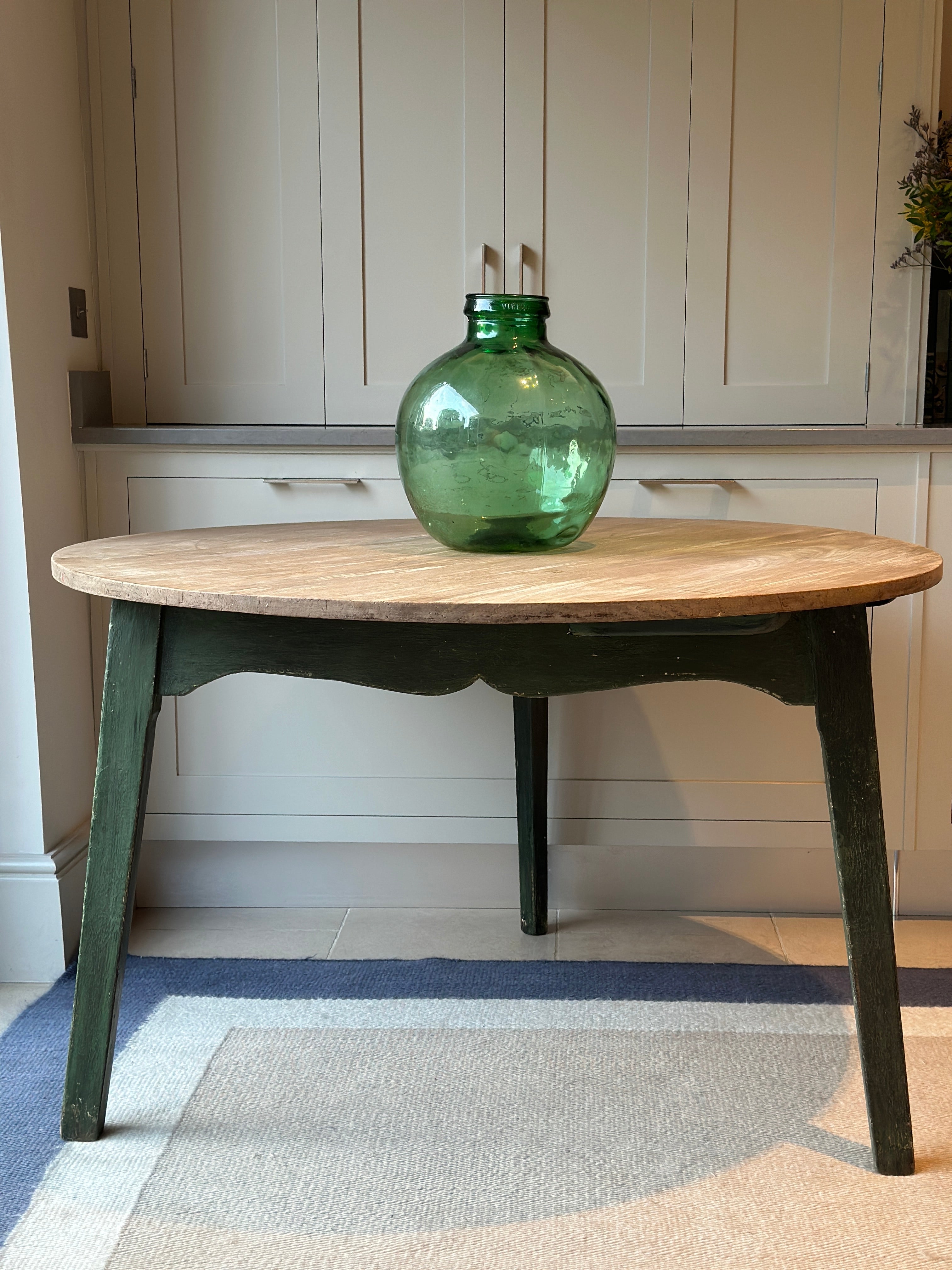 A Large Bleached Oak Dining Table - with cricket table legs