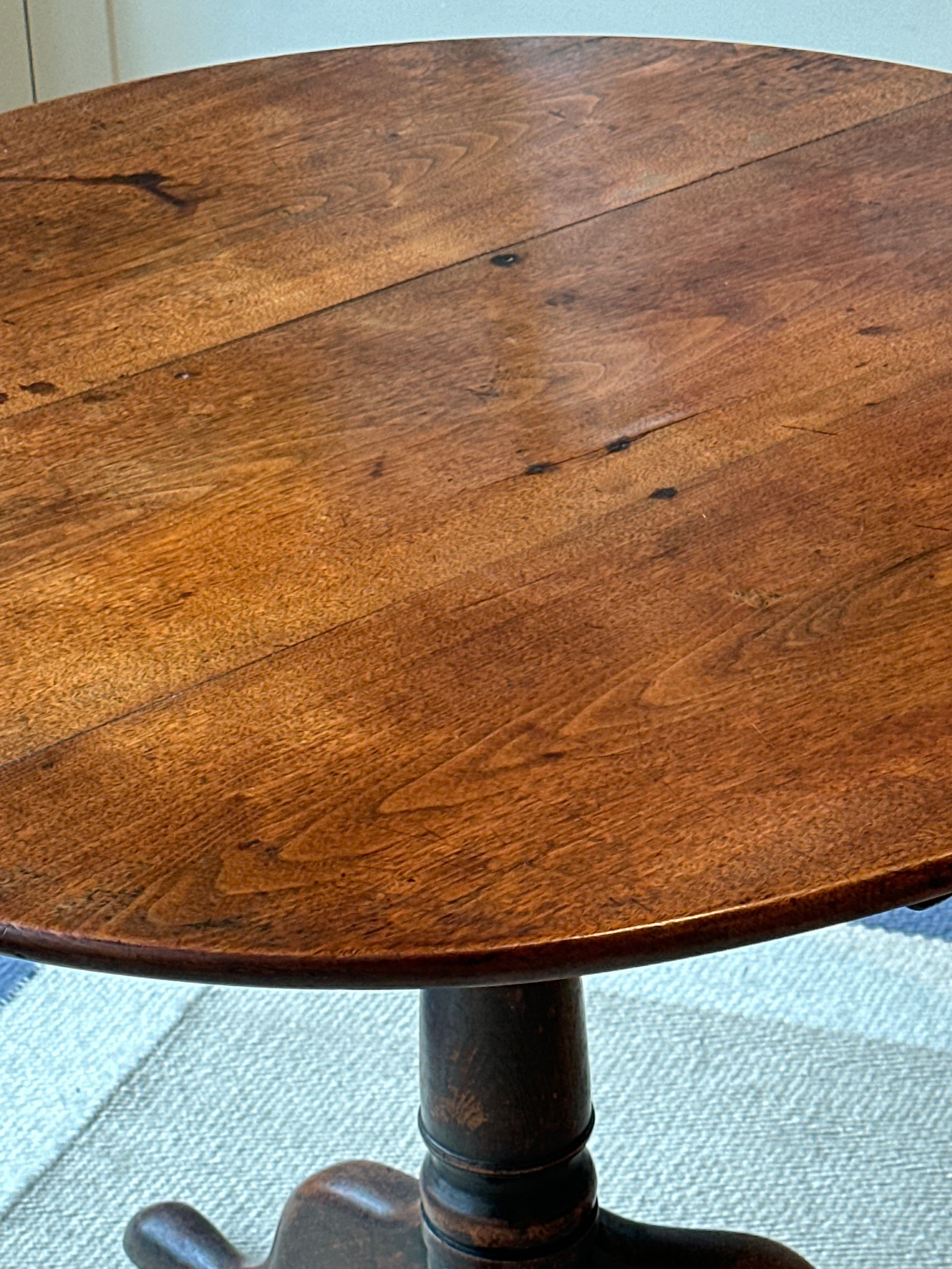 Beautiful Oak Tilt Top Table