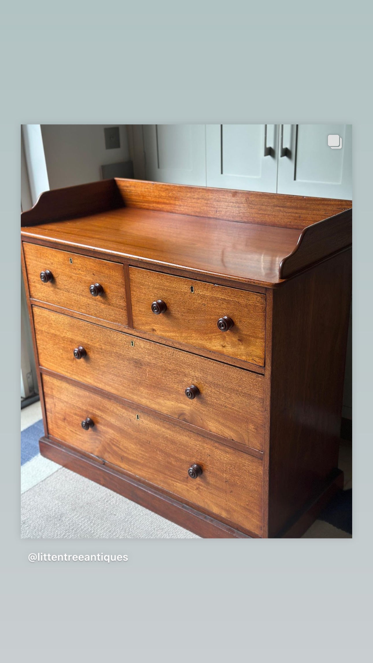 Lovely Mahogany Chest of Drawers with Gallery upturn