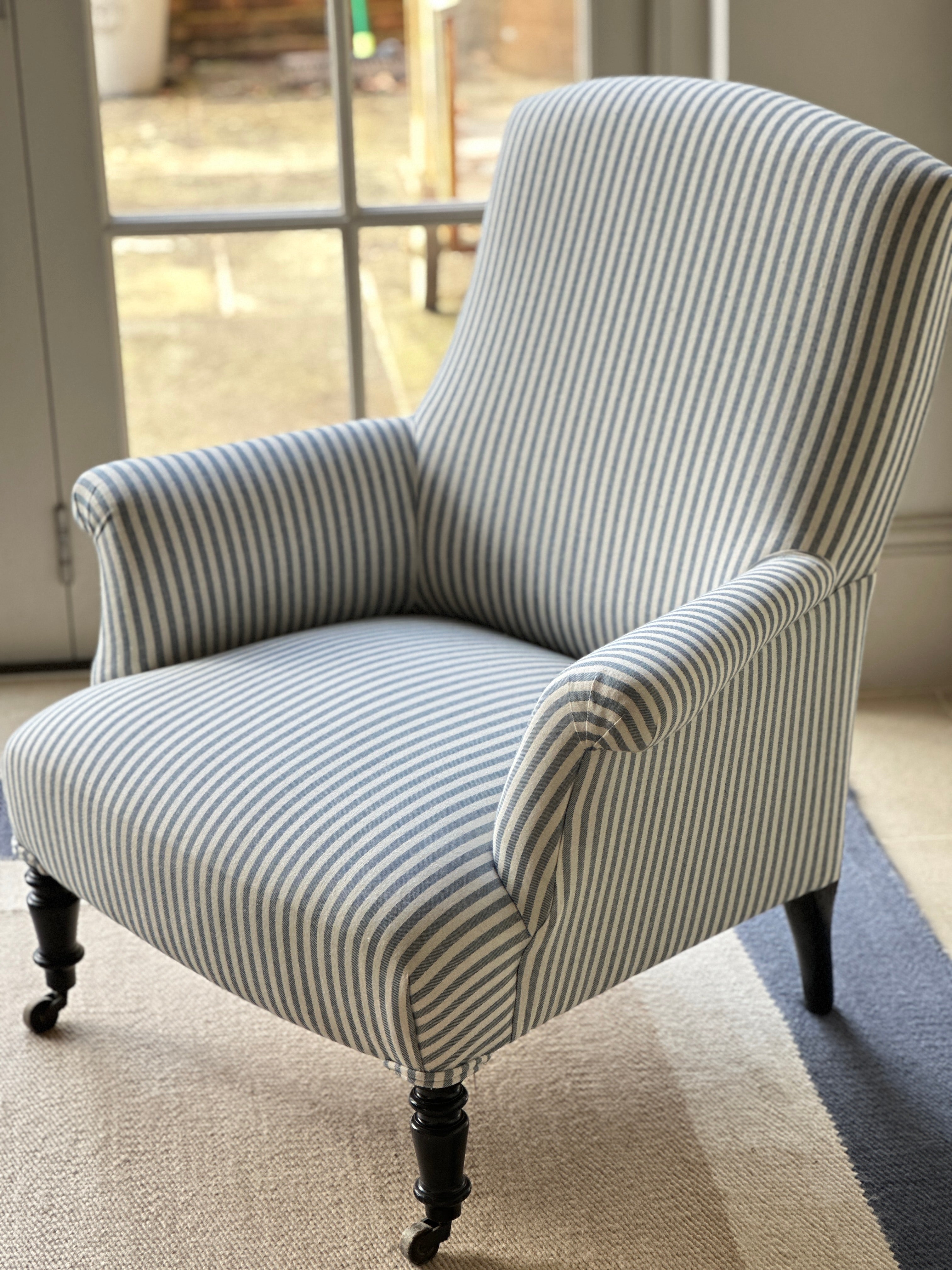 Square back Nap III chair in blue and white ticking