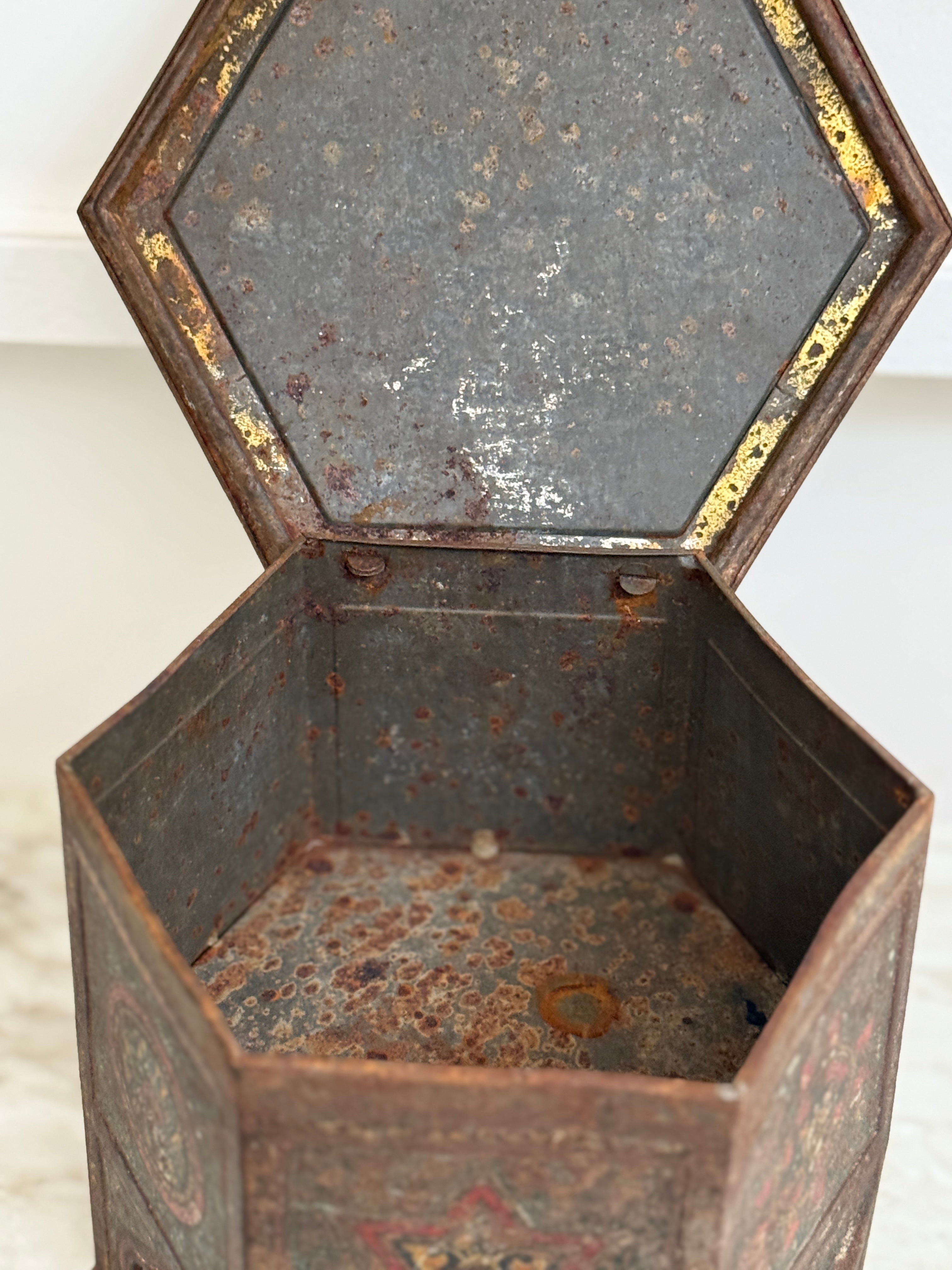 Huntley & Palmers ‘Syrian’ Novelty Biscuit Tin, circa 1903