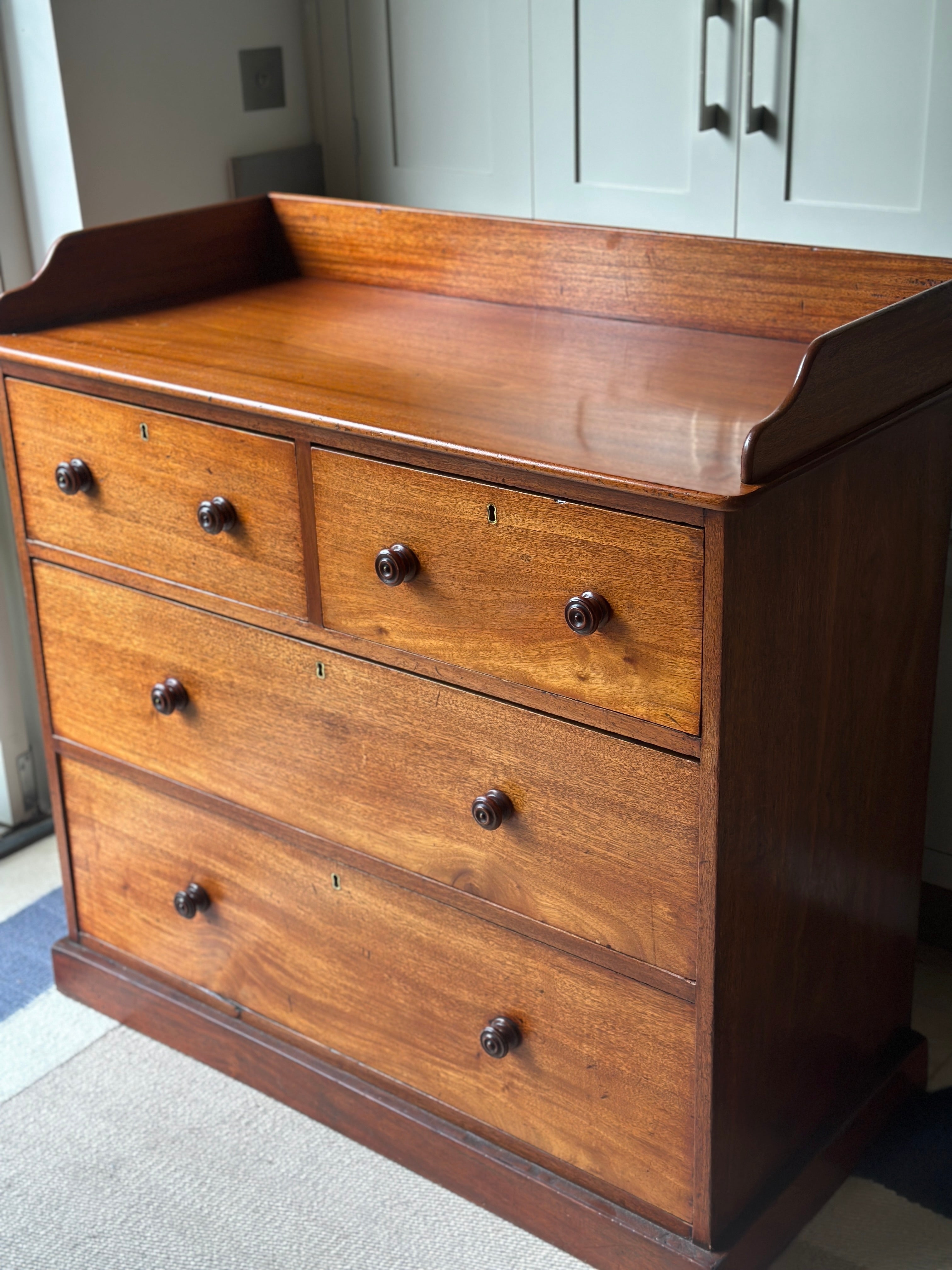 Lovely Mahogany Chest of Drawers with Gallery upturn