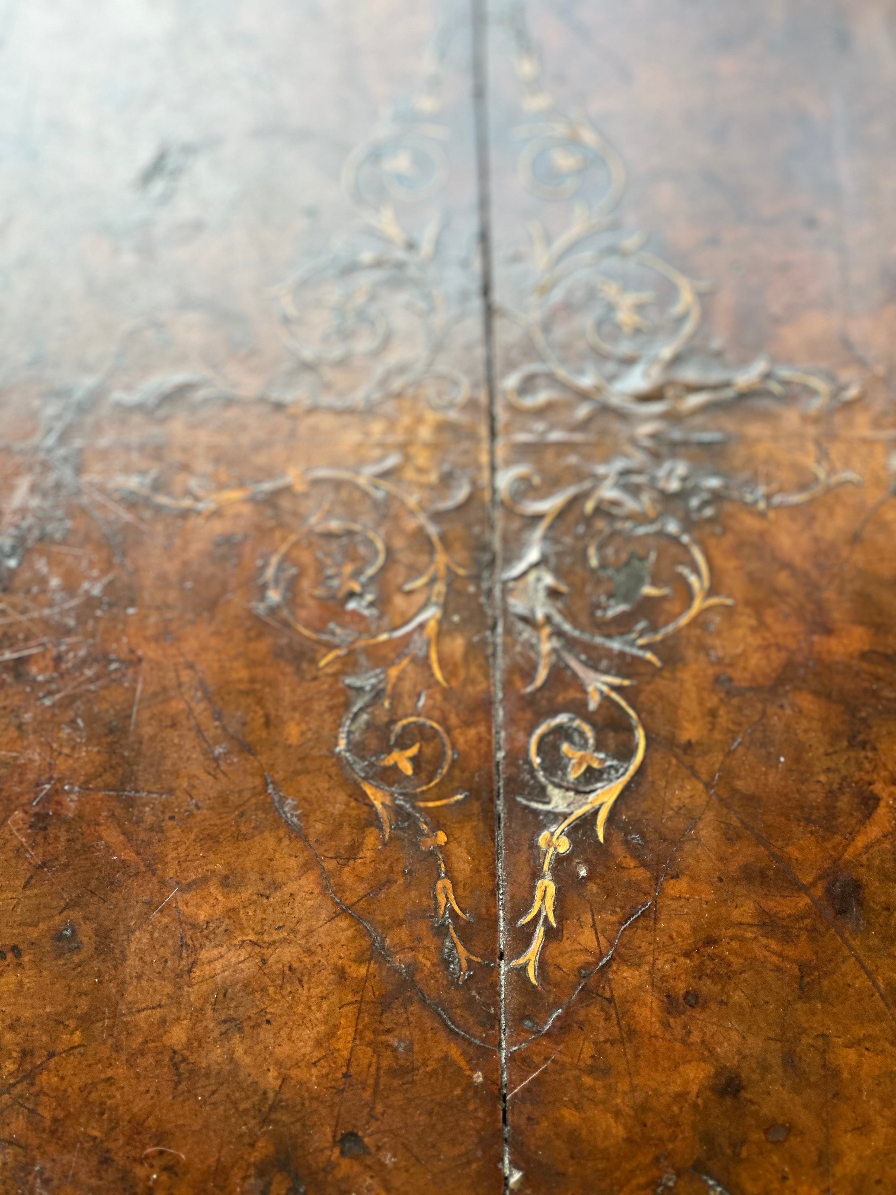 Lovely Oval Mahogany Centre Table with faded Marquetry Inlay