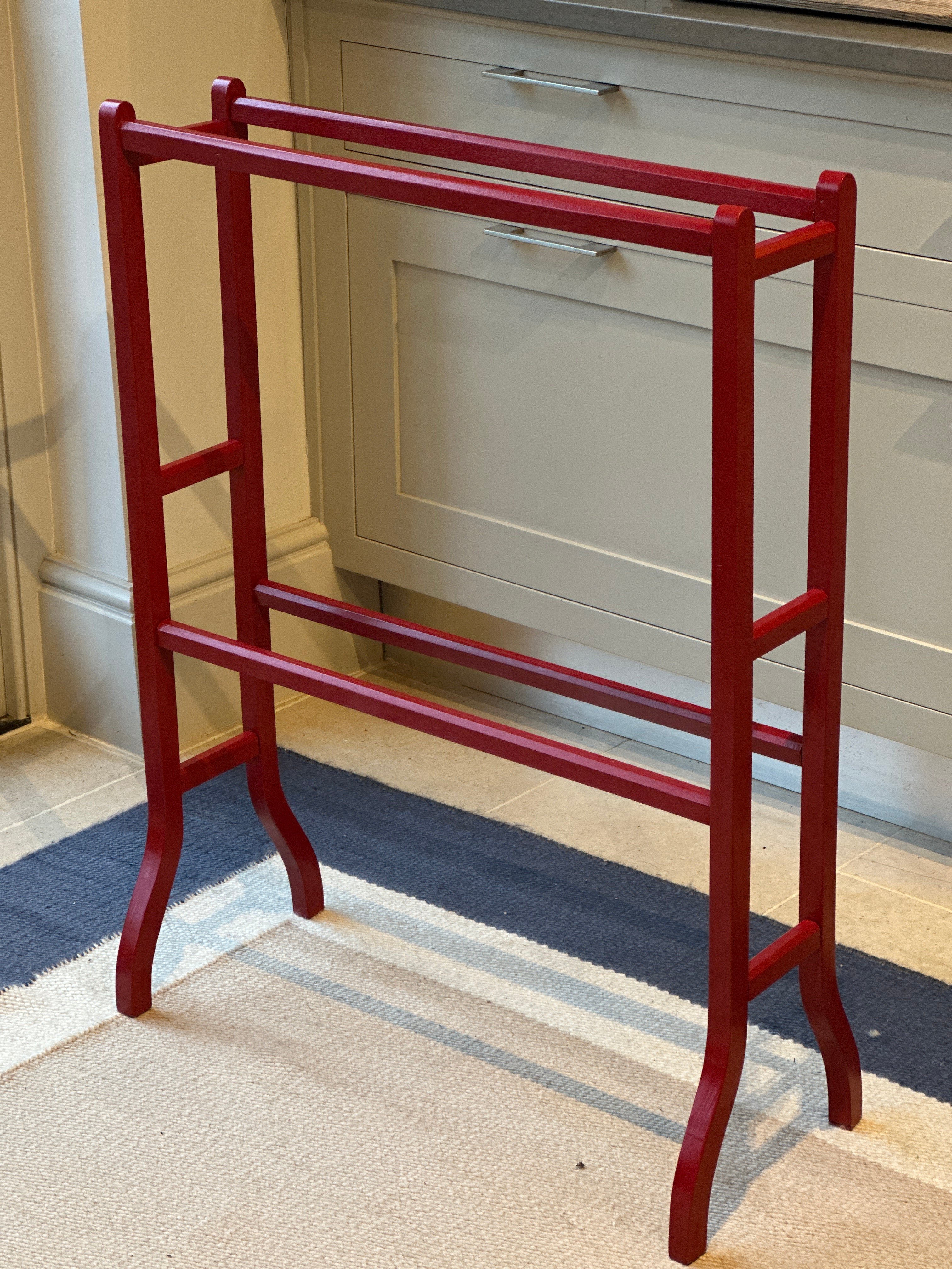 Edwardian Towel Rail in Deep Red Gloss