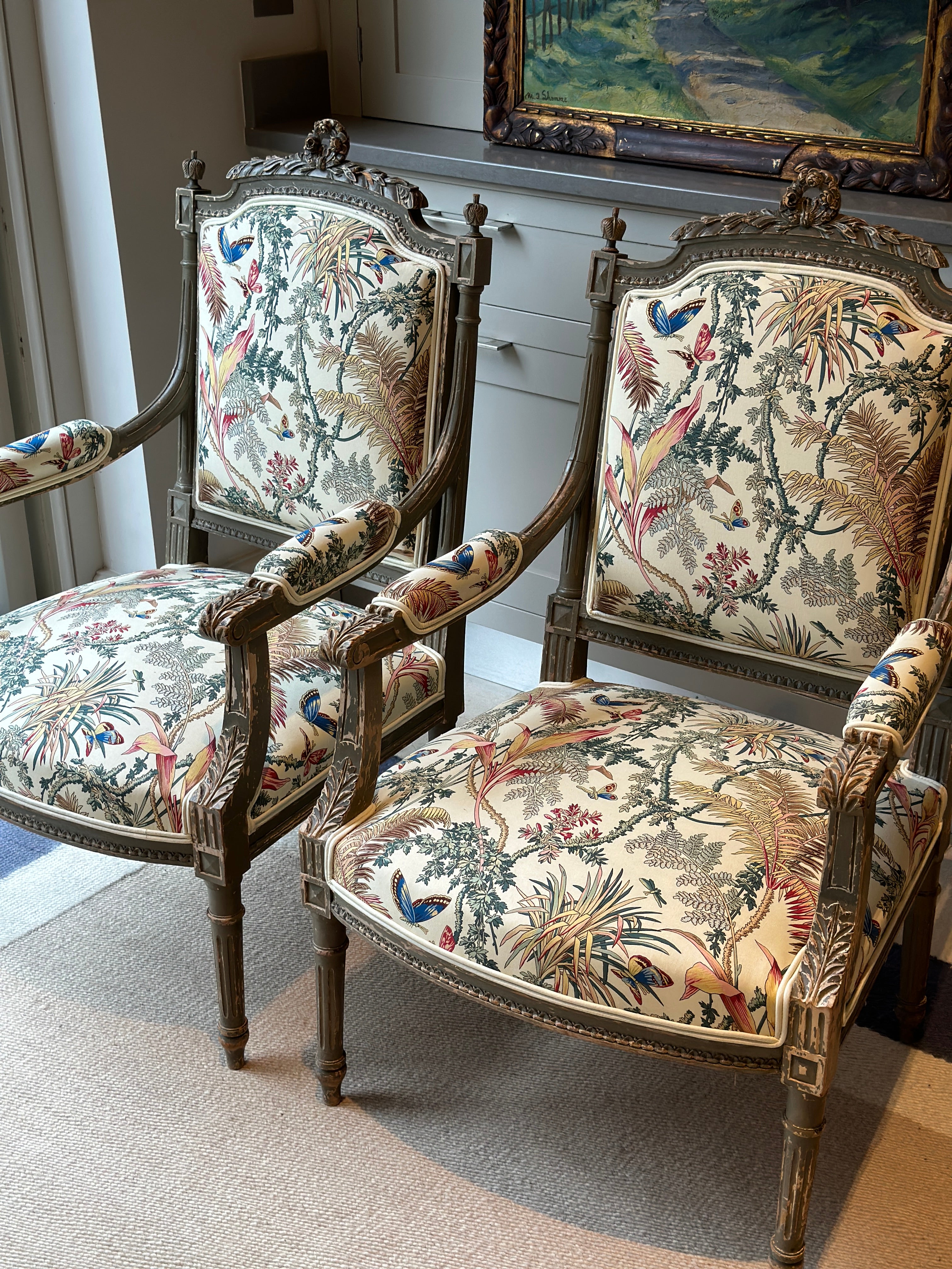 Elegant Pair of French Fauteuil Chairs in PF Braquenie - Papillions Exotiques