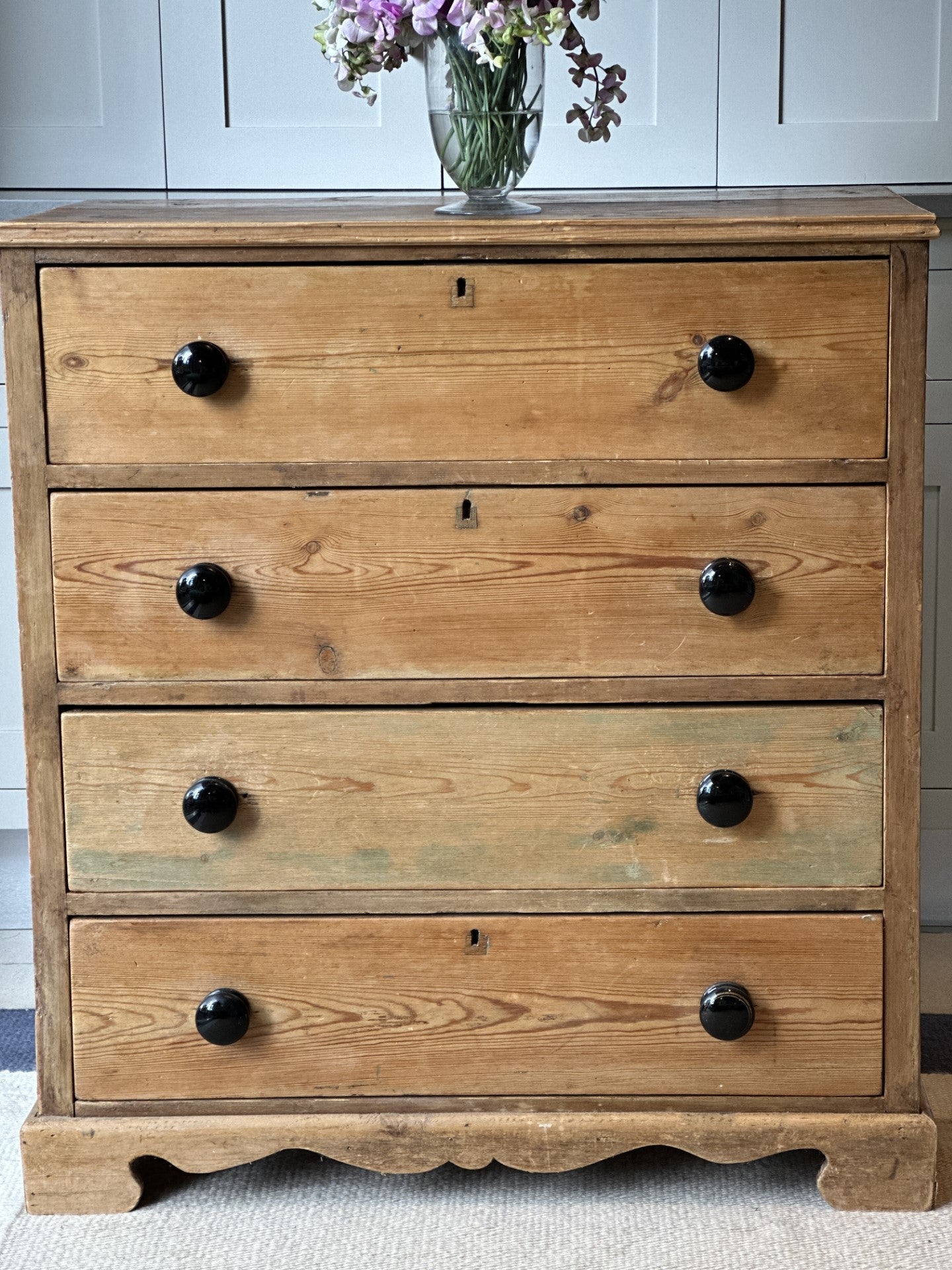 Vintage Pine Chest of Drawers with lovely base