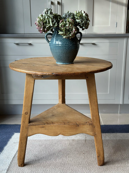 Pine Cricket Table with apron shelf