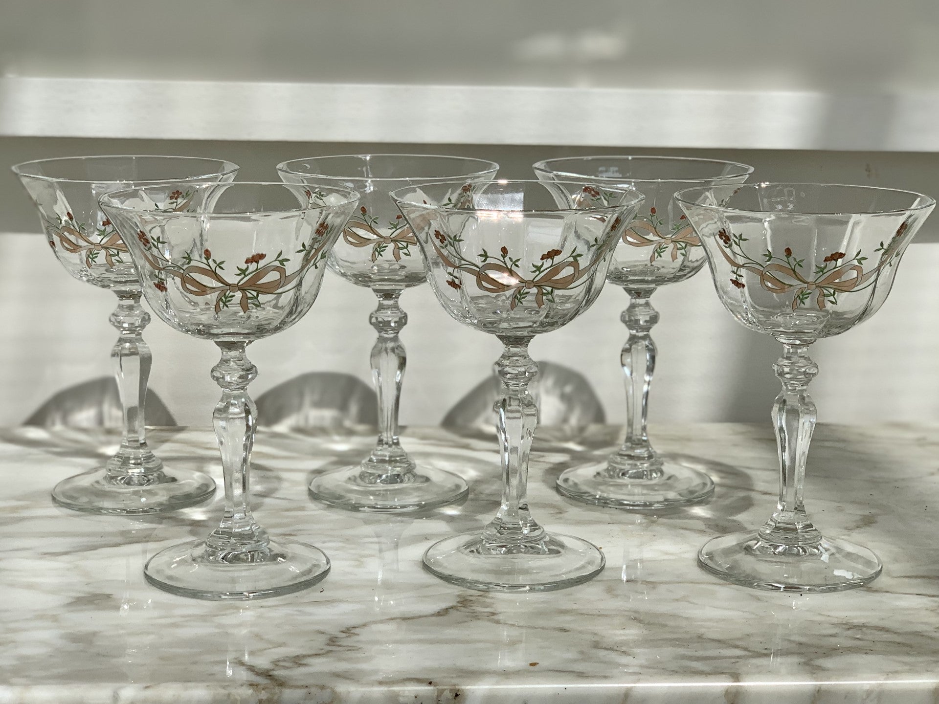 8 ‘Eternal Bow’ Glass Champagne Coupes