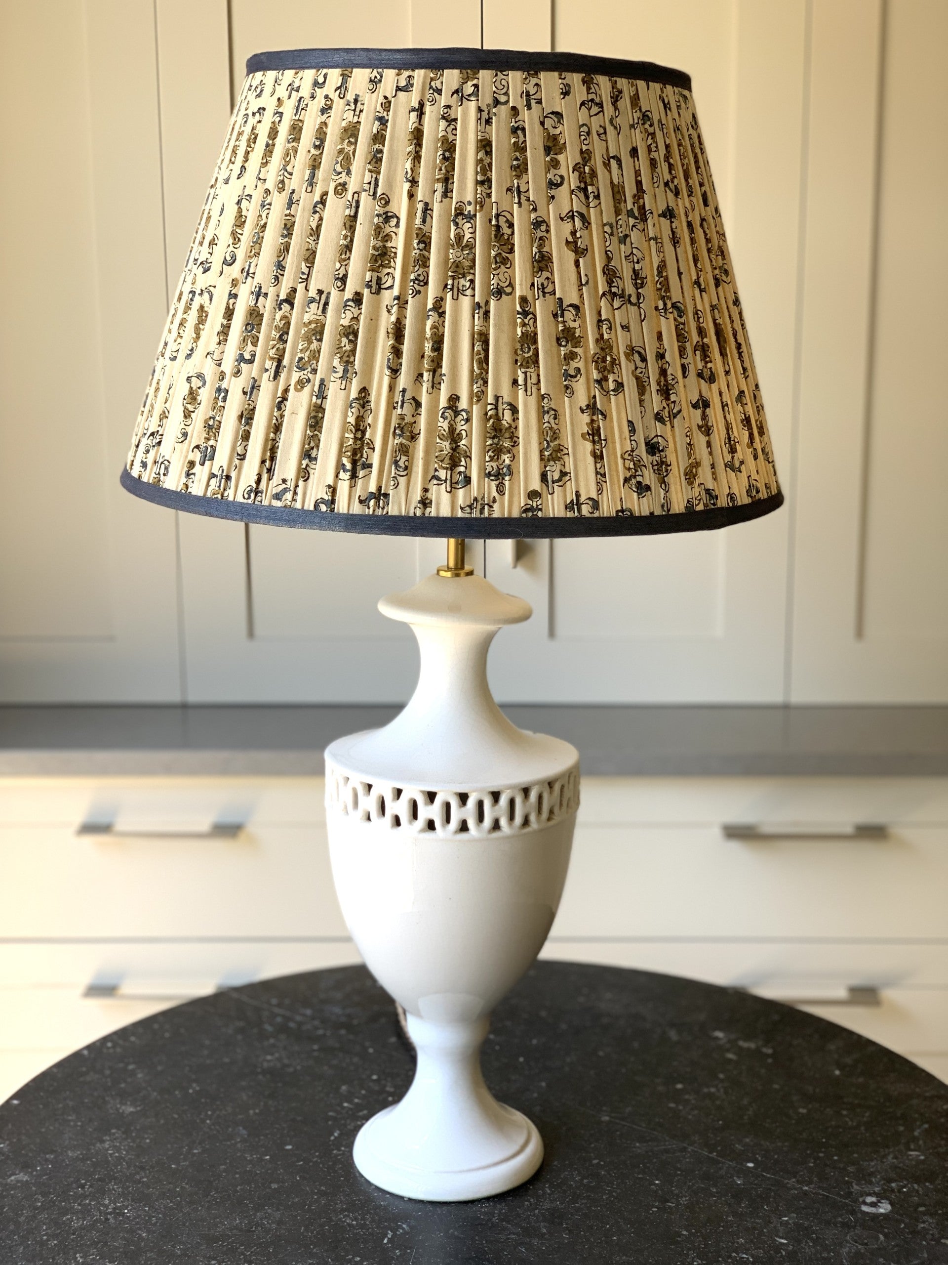 French White Ceramic Table Lamp