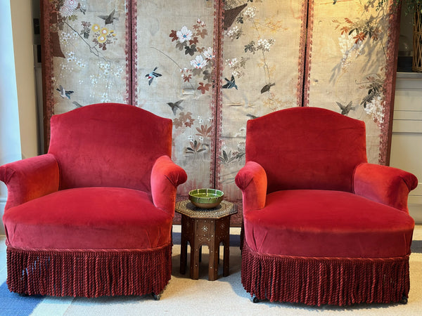 Pair of Chapeaux de Gendarmes chairs in a red velvet material with a Samuel & Sons Astrid Bullion fringe in crimson