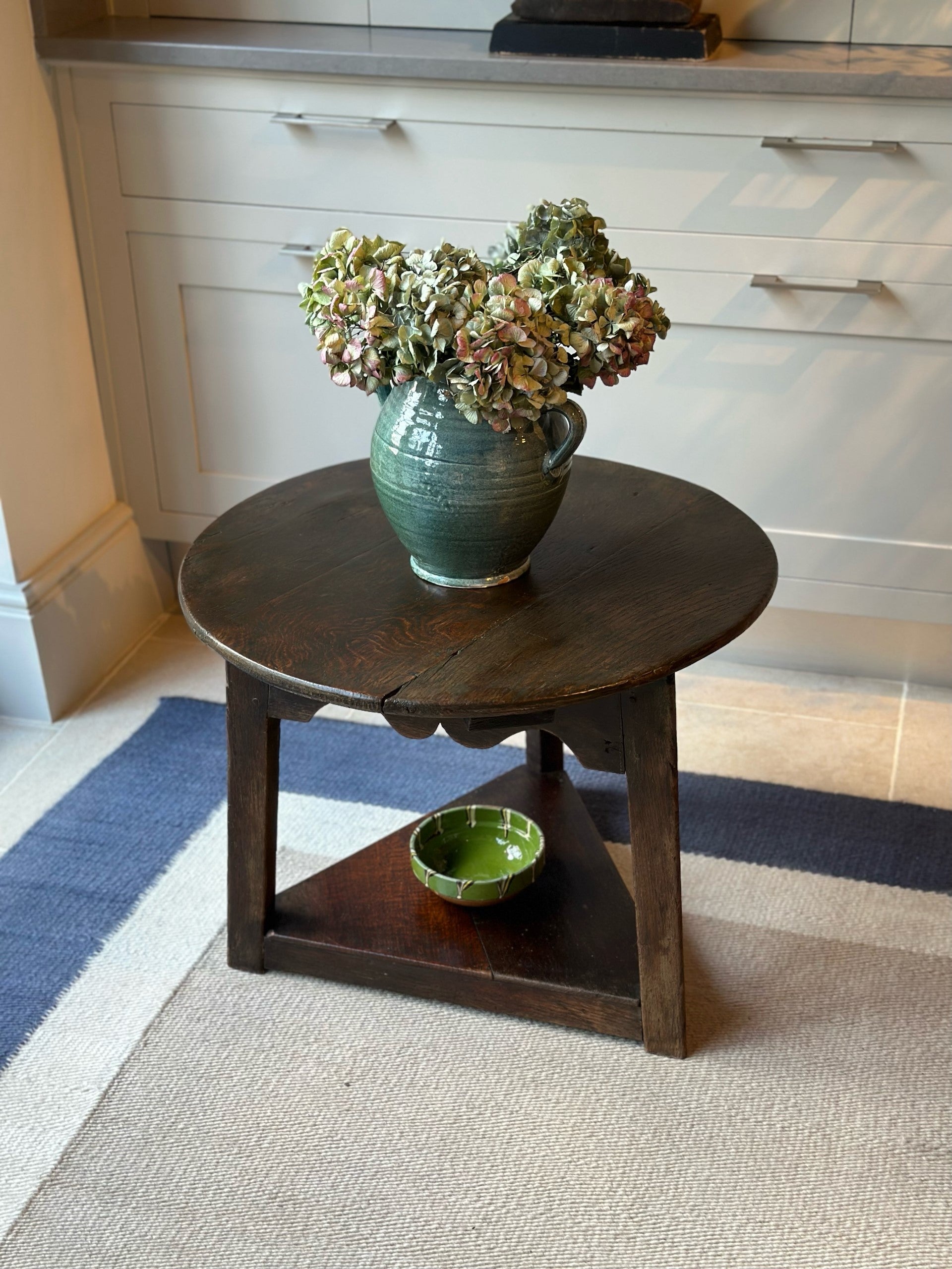 Charming Dark Oak Cricket table lo