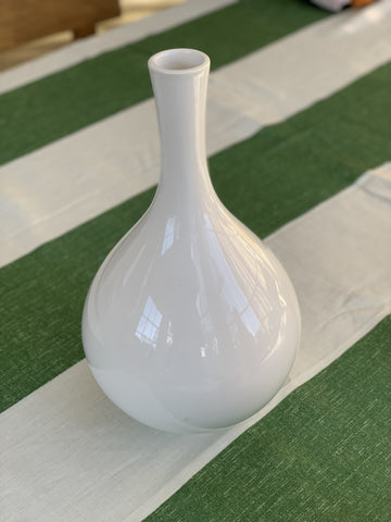 Early 20th Century Chinese White Opaque Bottle Neck Vase