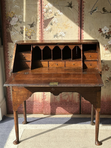 Oak George 1 Clerk’s  Desk with pad feet and a decorative apron