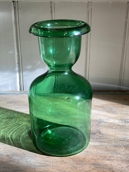 Green ‘Vetro di Empoli’ vase.