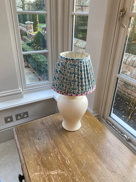 Pretty white vintage table lamp