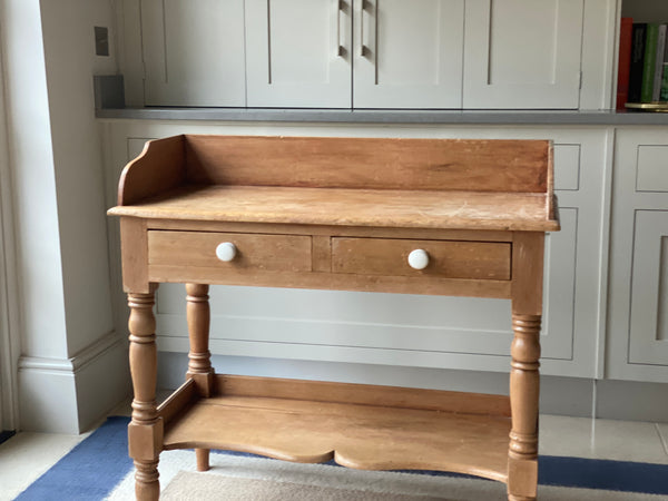 Pretty pitch pine washstand.