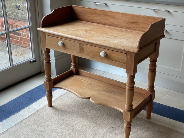 Pretty pitch pine washstand.