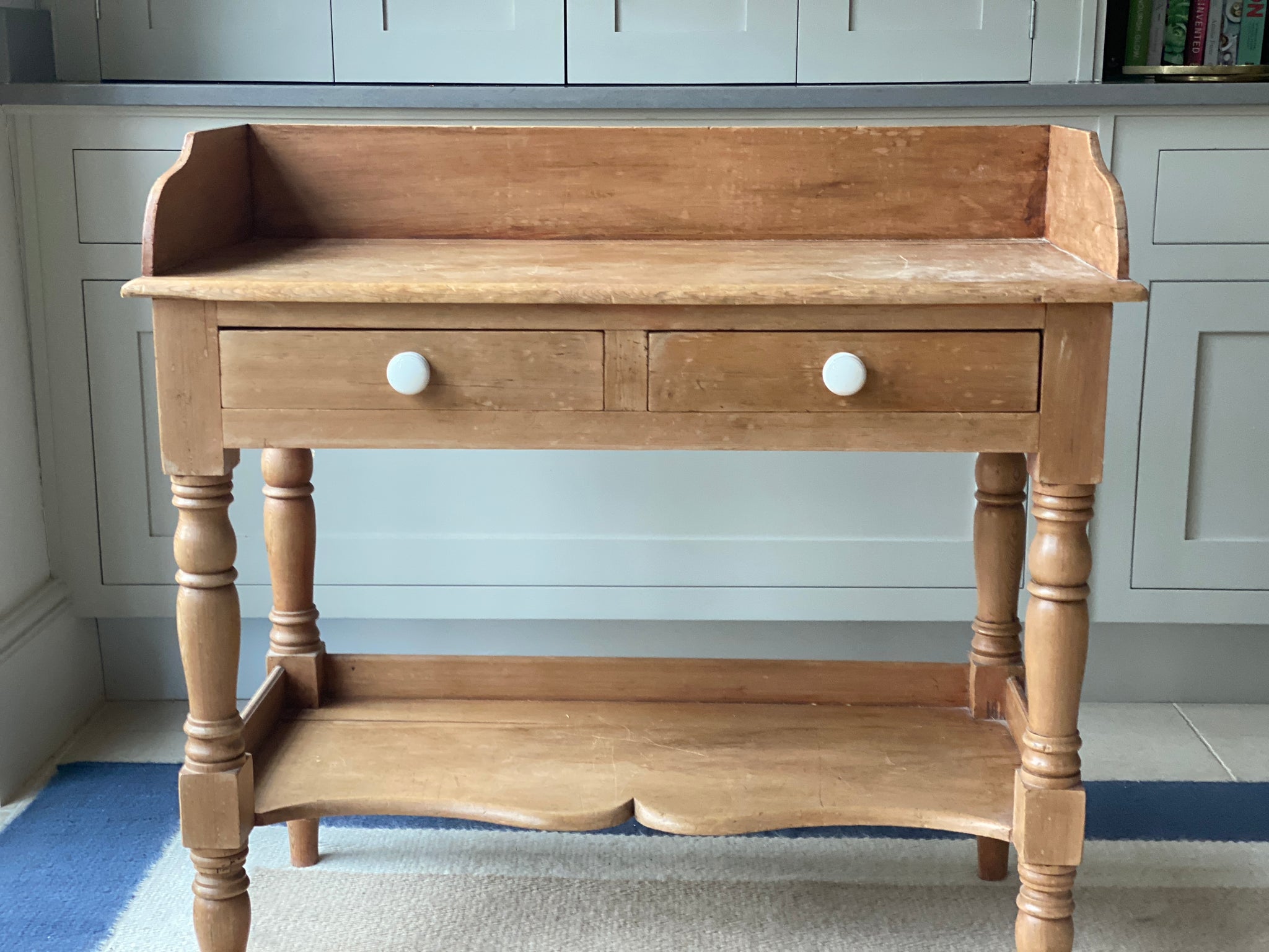 Pretty pitch pine washstand.